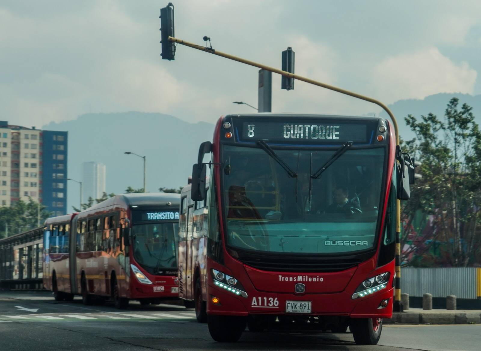 Los usuarios del sistemas reciben el nuevo año con alzas en el pasaje que ahora es $3.100 en el servicio troncal y $3.100 el zonal. Bogotá 3 de enero del 2023.