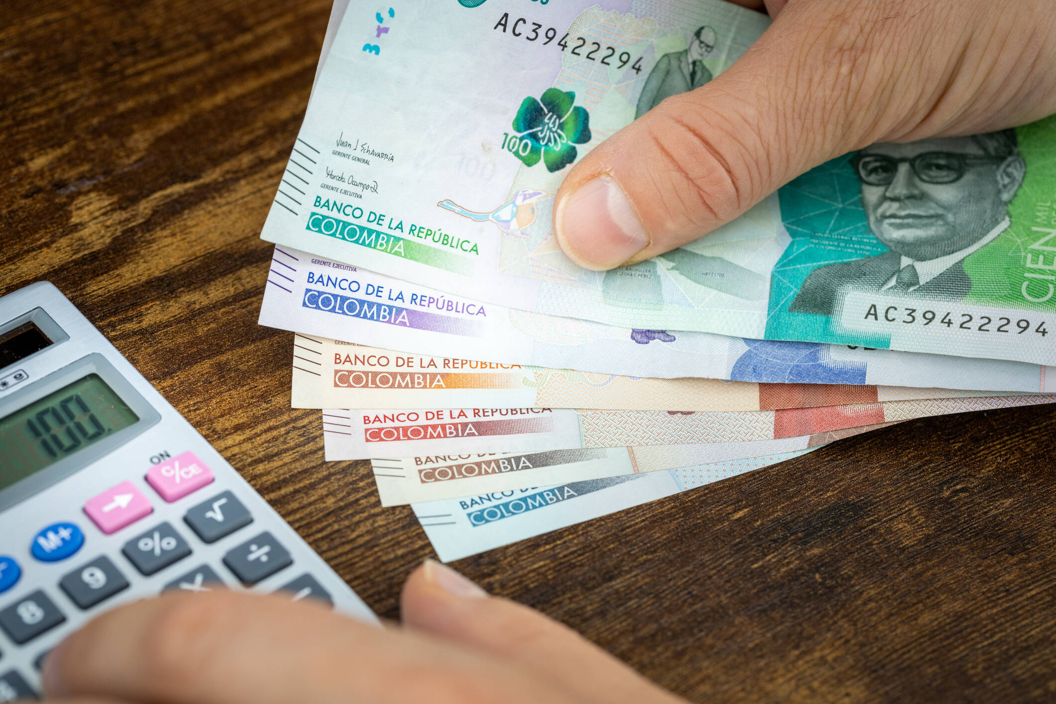 El empleador debe cancelar al trabajador de manera directa los intereses a las cesantías con base en una tarifa del 12% anual.