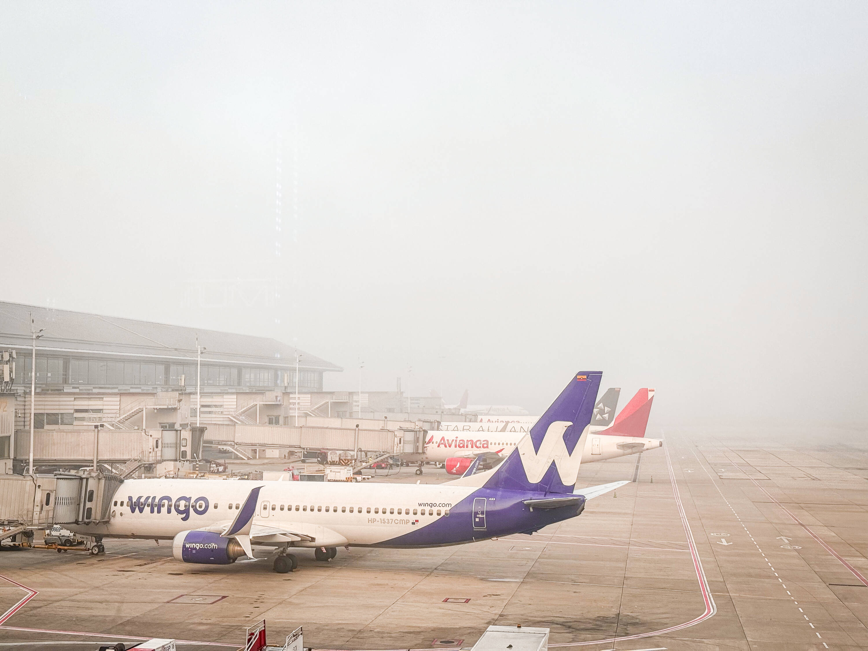El aeropuerto Internacional de El Dorado se encuentra cerrado debido a la fuerte neblina que se presenta a estas horas en la ciudad Bogotá 25 de enero del 2024. Foto @mauriciomorenofoto /MAURICIO MORENO CEET EM TIEMPO