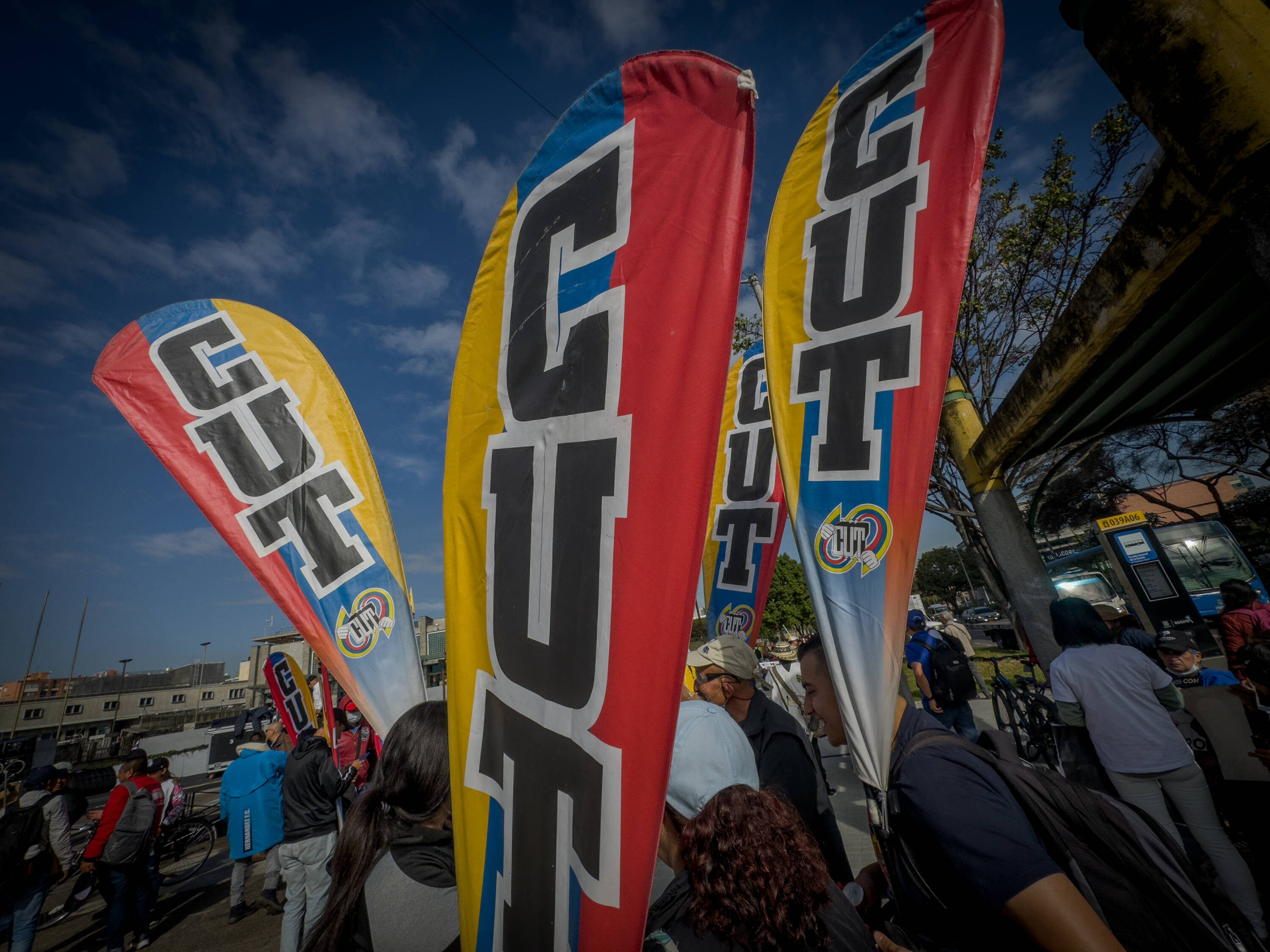 Manifestación de profesores y sindicatos frente a la Fiscalía General de la Nación hoy 8 de febrero del 2024. FOTO MAURICIO MORENO EL TIEMPO CEET