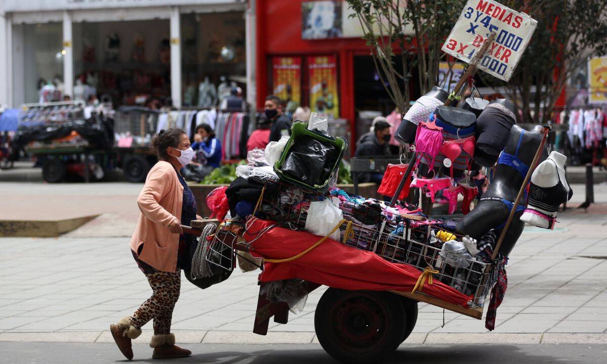 Caídas de construcción, comercio y manufactura llevaron a la economía a crecer 0,6 % en 2023.
