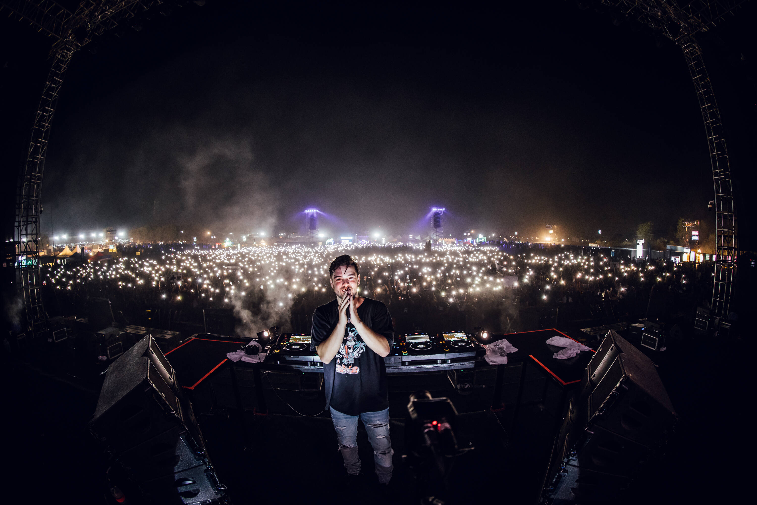 El Dj neerlandés agotó las entradas de su concierto en el Movistar Arena de Bogotá.