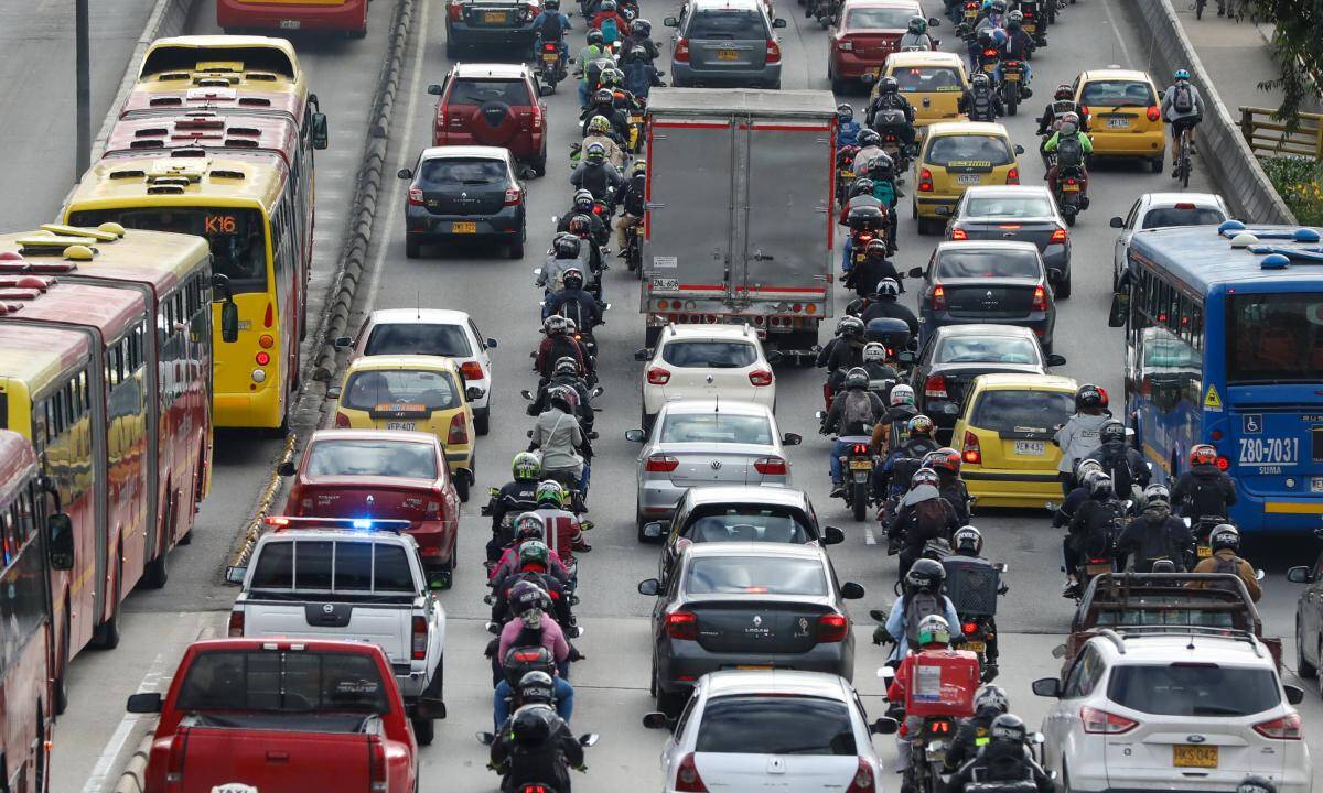 Conductores estarían sufriendo problemas de salud por trancones en Bogotá
