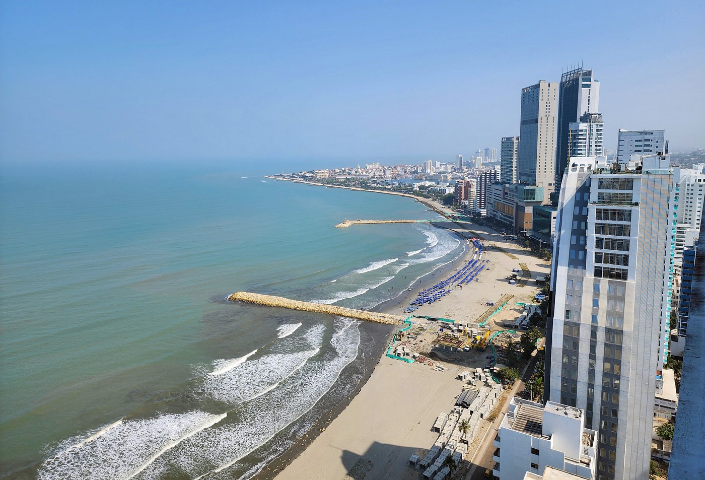 La playa de Bocagrande es una de las más destacadas por los turistas que visitan Cartagena.
