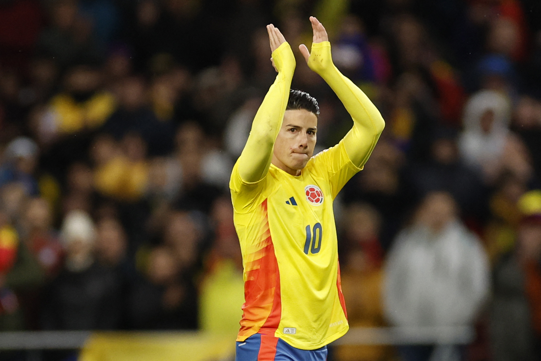 James Rodríguez, aplaudido contra Rumania.