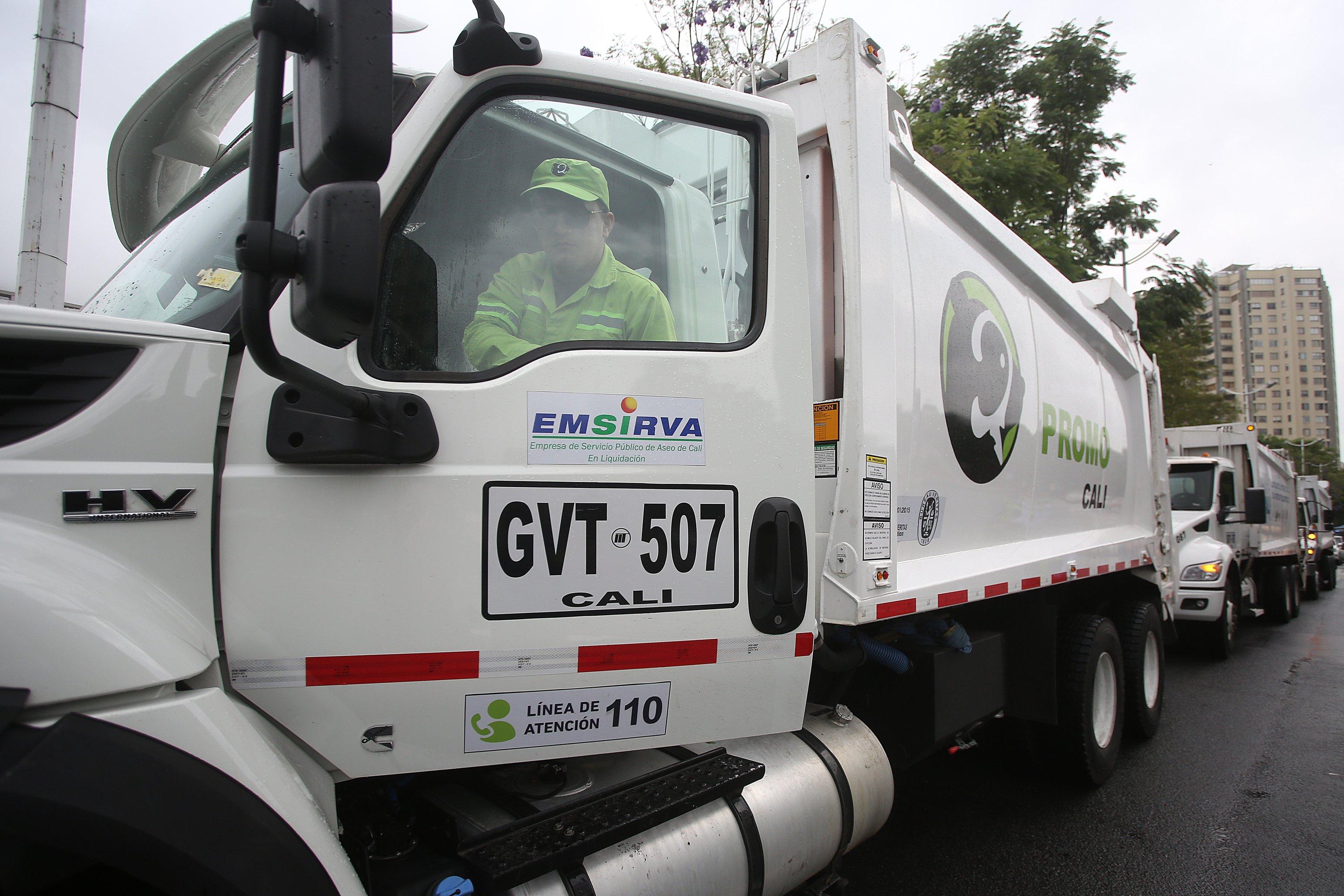 Entrega de 15 camiones nuevos para recolección de basuras en Cali