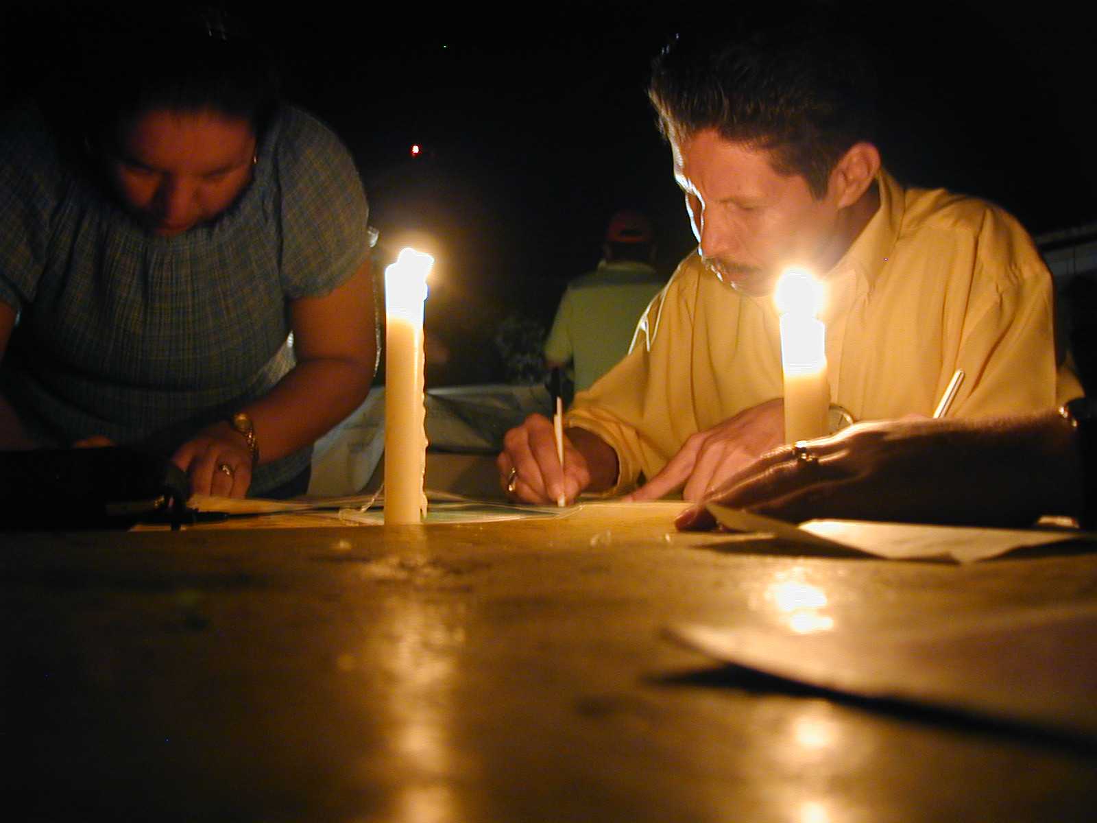 Así le tocaba estudiar a muchos colombianos.