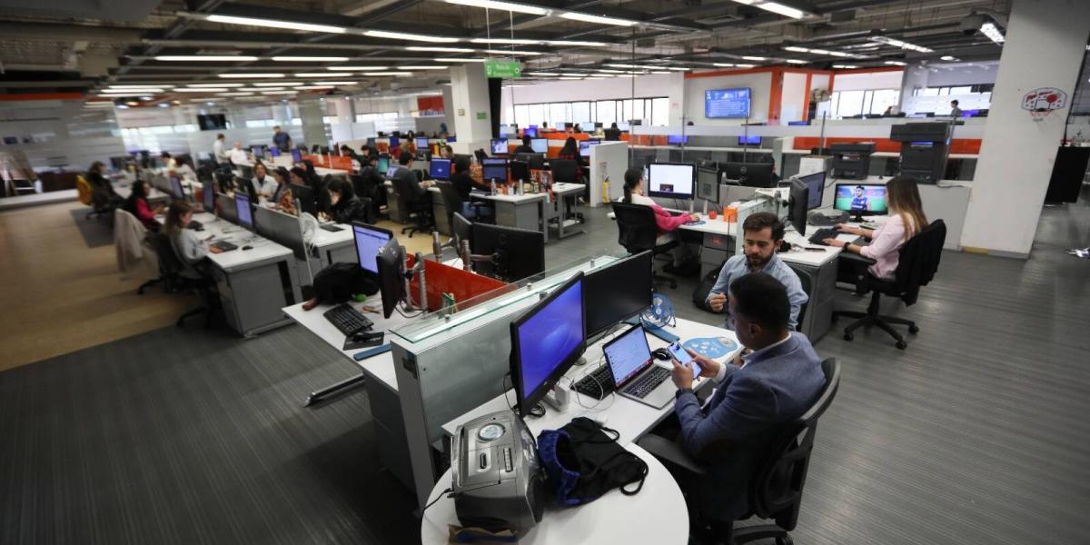 Jurnalişti din echipa redacţională EL TIEMPO.