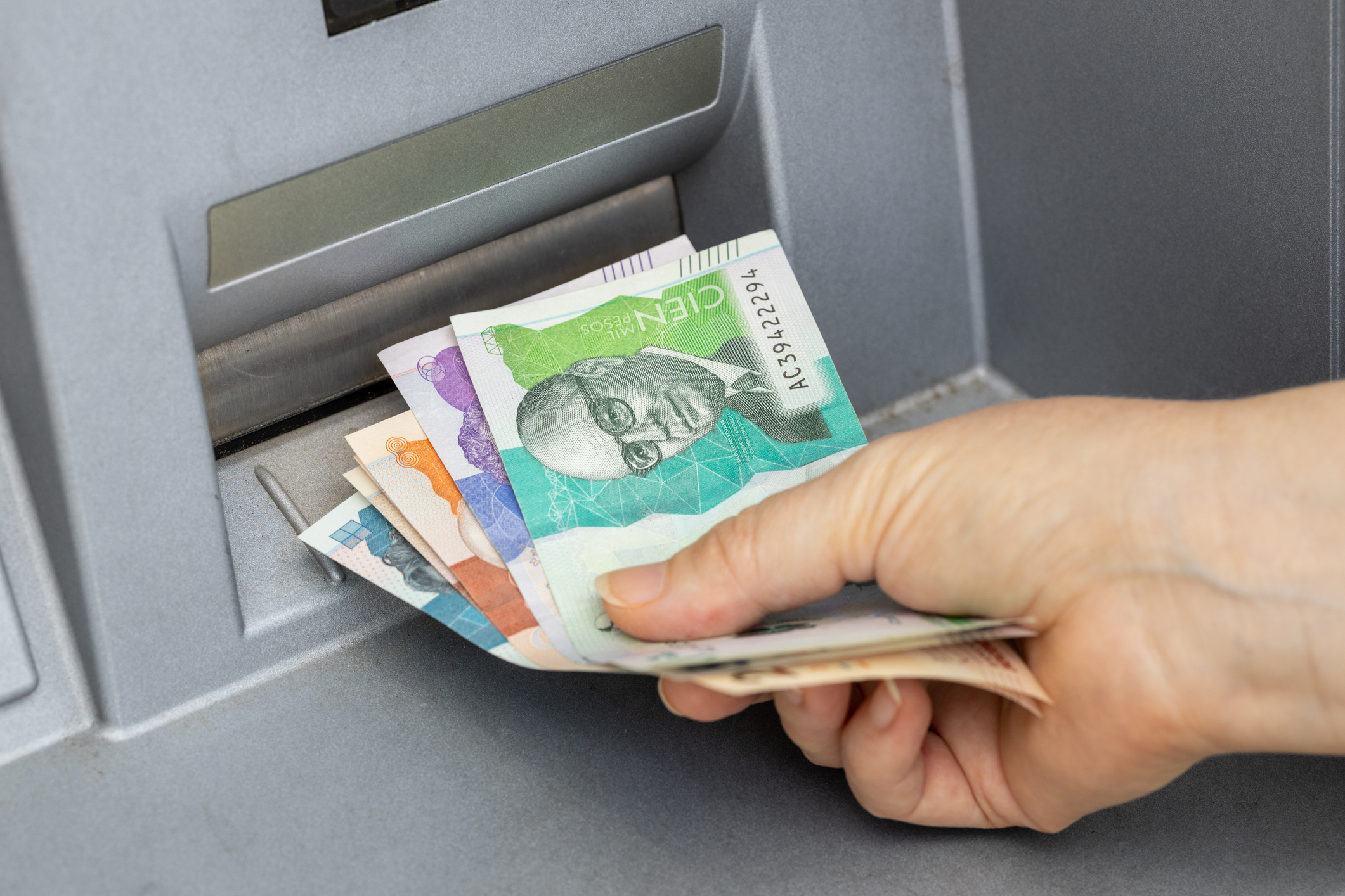 Ocho de cada 10 trabajadores en el país no logran llegar a final de mes y a uno de cada dos ciudadanos no les alcanza el dinero para cumplir obligaciones.