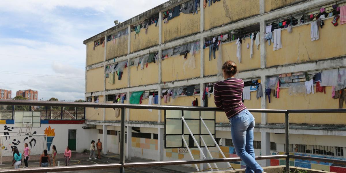 Visita del CICR a cárcel de mujeres.