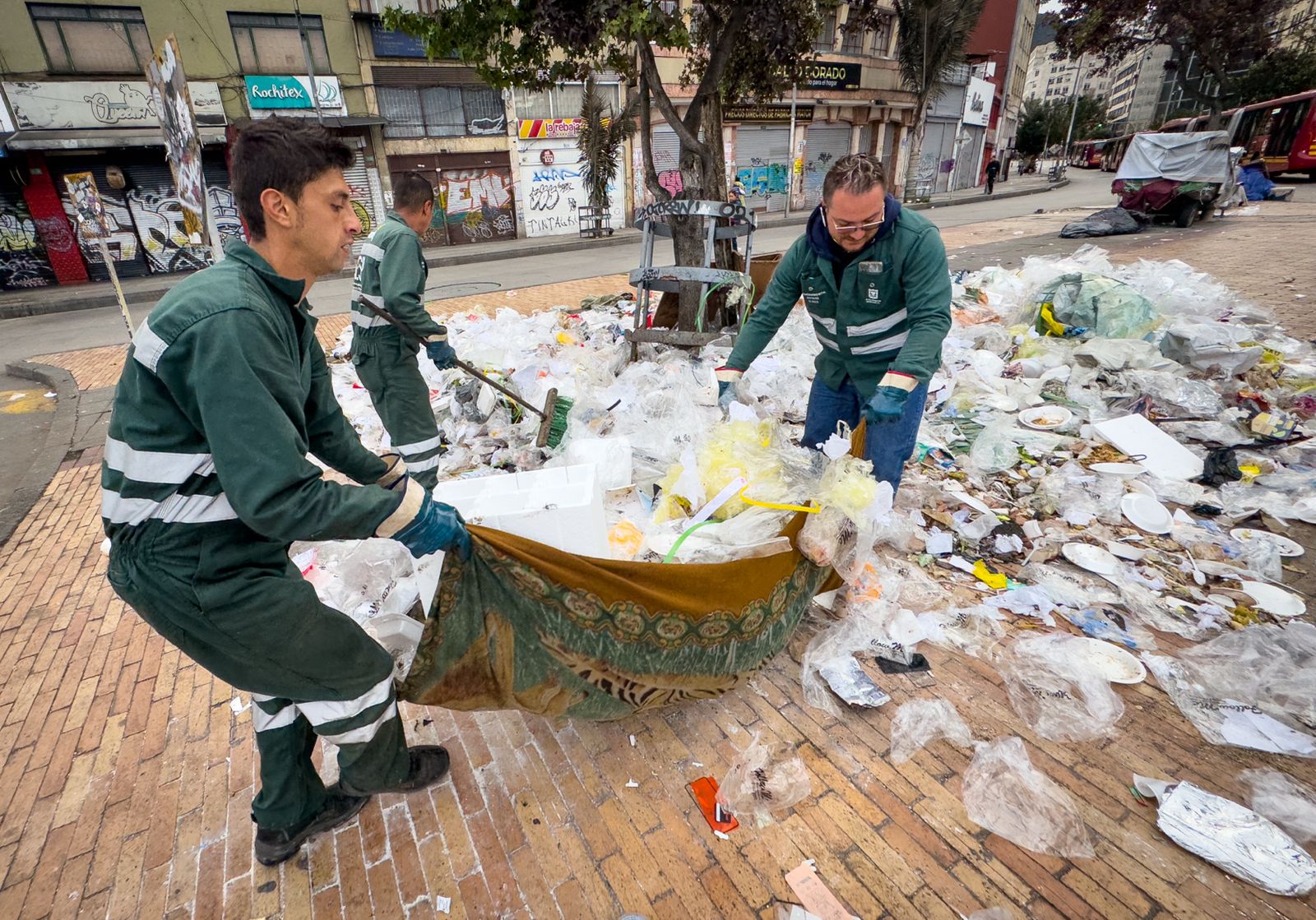 El crítico problema de la basura y escombros en las calles, un debate ...