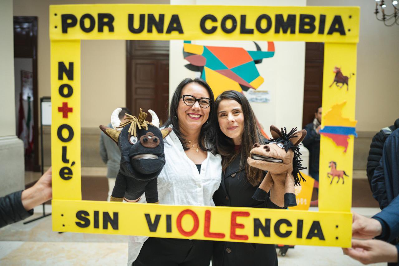 Representante por Cundinamarca Alexandra Vásquez con la Senadora Esmeralda Hernánde