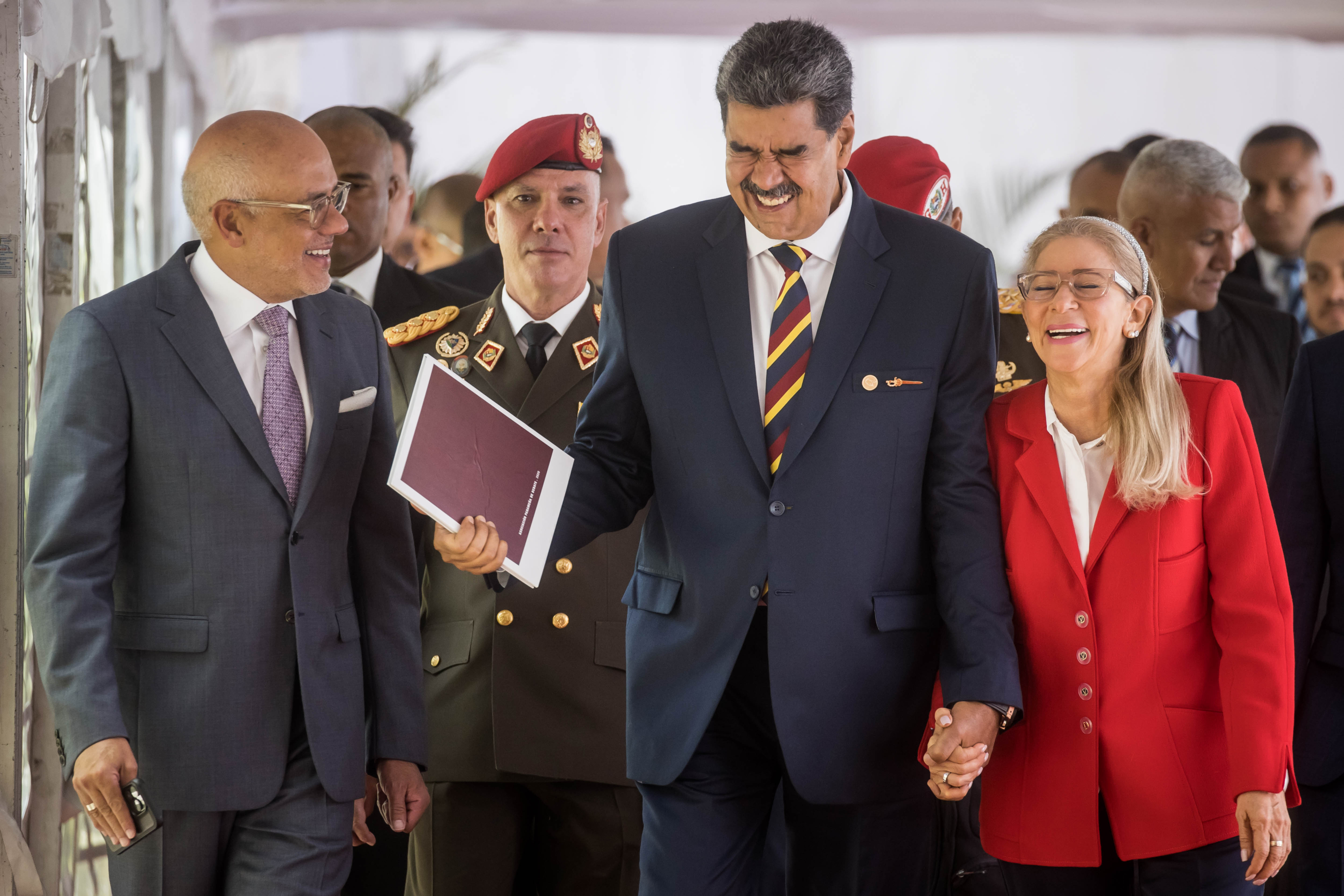 Estados Unidos autoriza a Venezuela pagar la defensa de Nicolás Maduro ...