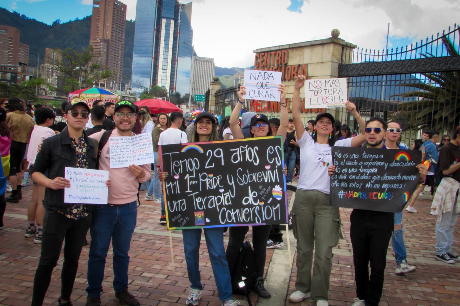 Sobrevivientes de las Ecosieg en la marcha del orgullo Lgbtiq+ del 30 de junio de 2024.