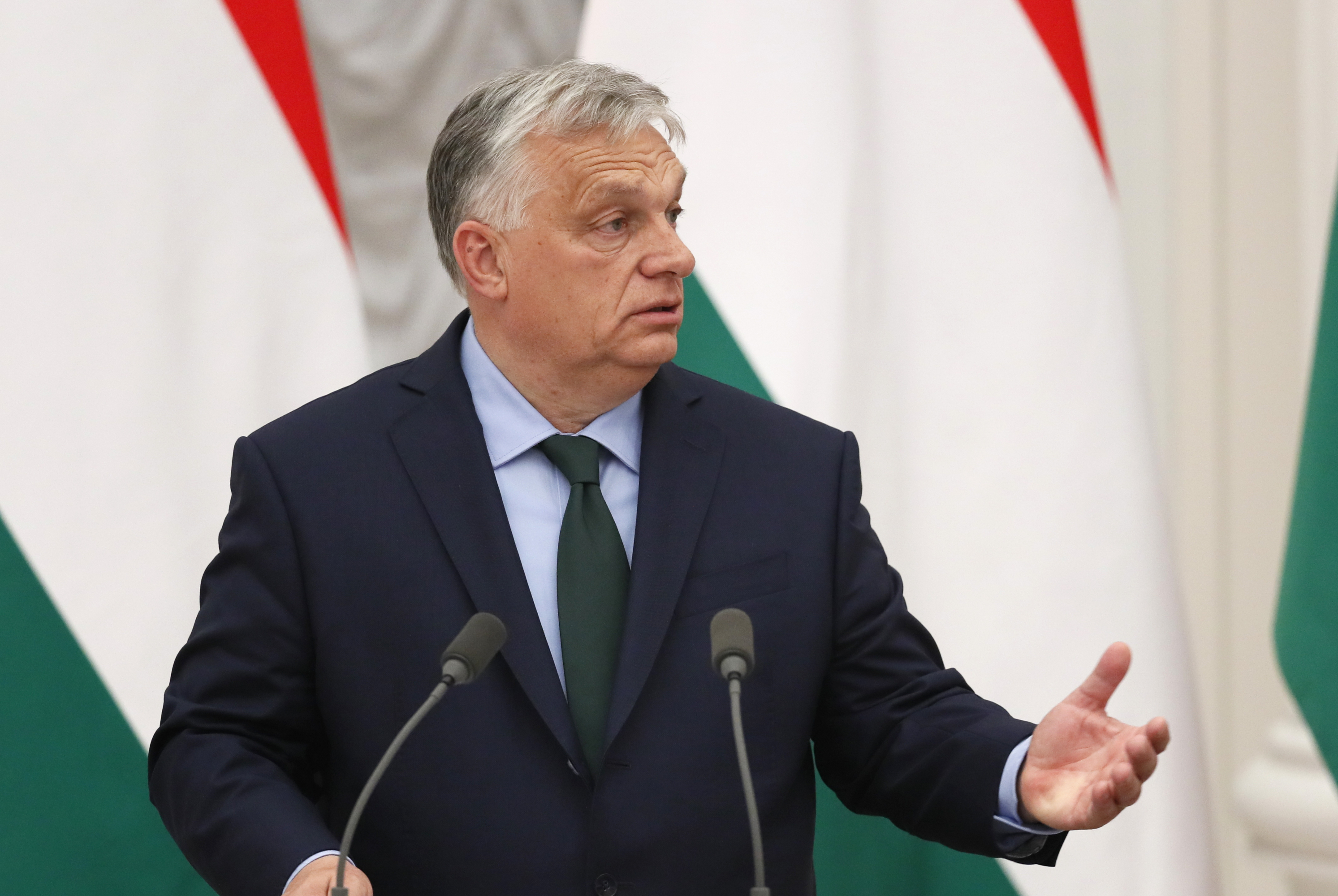El primer Ministro húngaro, Viktor Orban, habla durante una conferencia de prensa conjunta con el Presidente ruso Vladimir Putin.