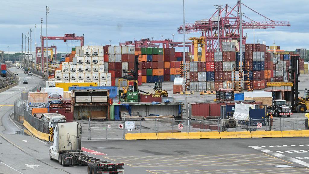 Los vehículos robados en Canadá a menudo se envían al extranjero a través de puertos como el de Montreal.