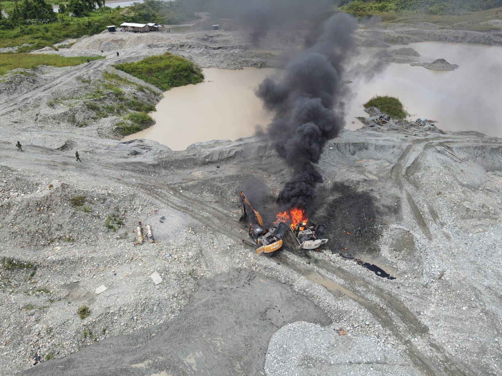 Casi 250 dragas de minería ilegal fueron destruidas en Colombia en 6 ...
