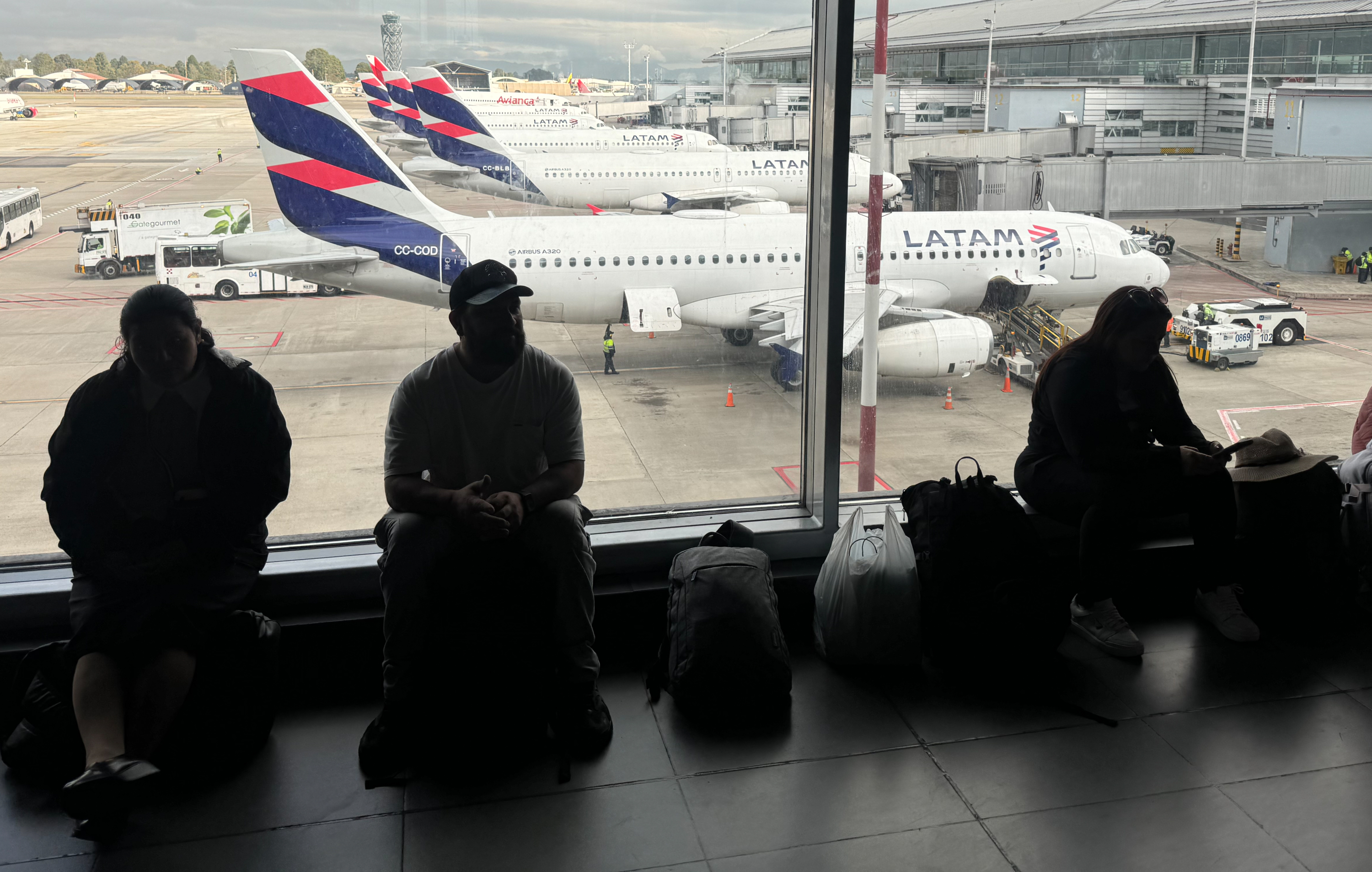 Aeropuerto El dorado operación Exodo , cientos de viajeros salen por el aeropuerto El Dorado a diferentes destinos para aprovechar este puente festivo . Bogotá 16 de agosto del 2024. FOTO MAURICIO MORENO CEET EL TIEMPO @mauriciomorenofoto