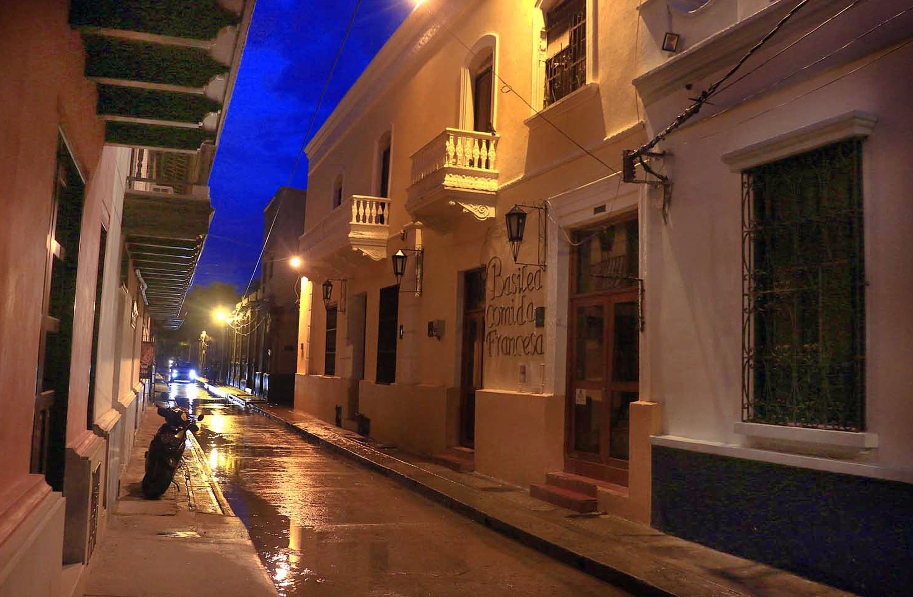 Calles del centro histórico de Santa Marta, ciudad que celebra 500 años de su fundación.