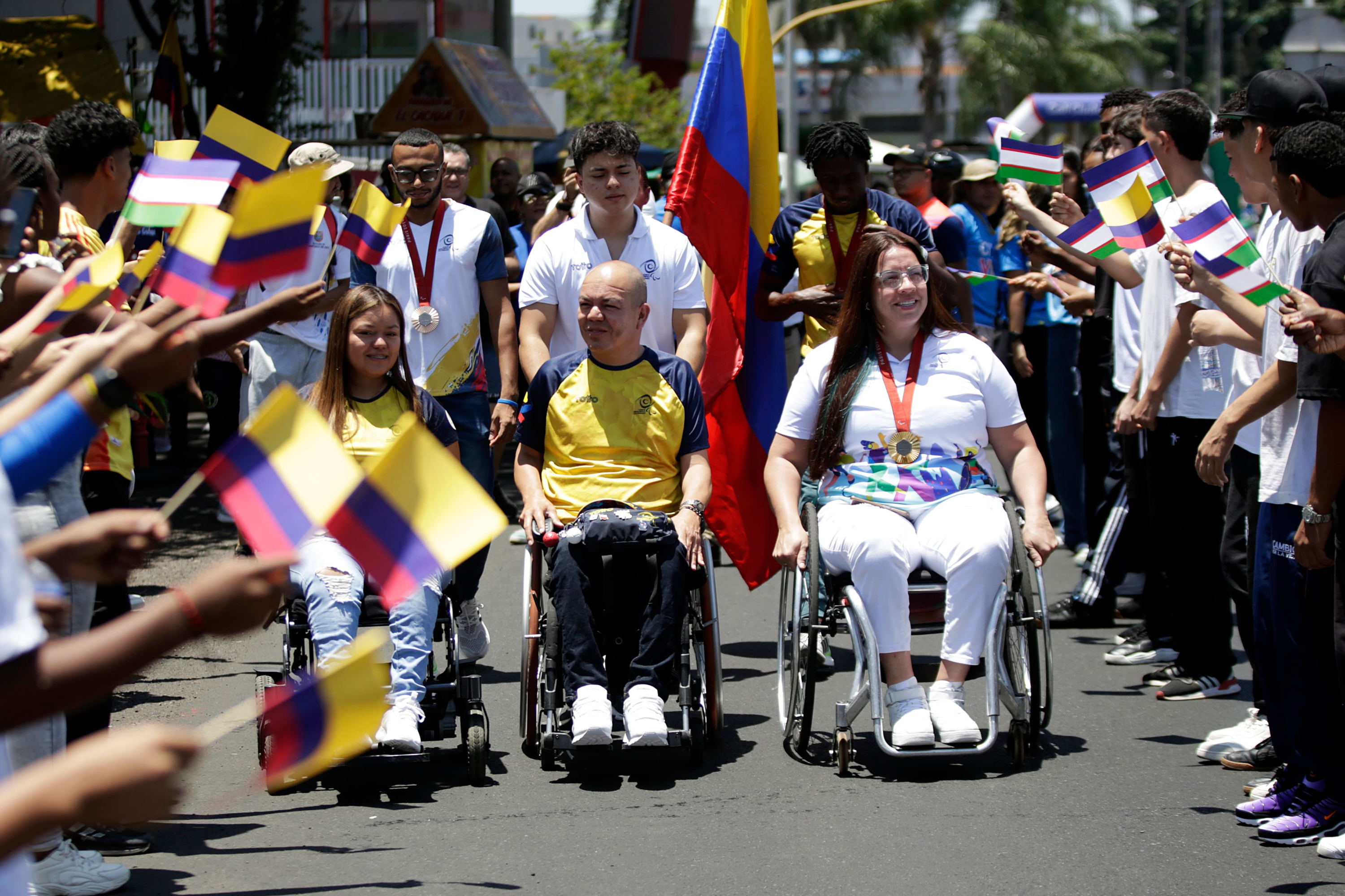 Colombianos, en homenaje tras Juegos Paralímpicos.