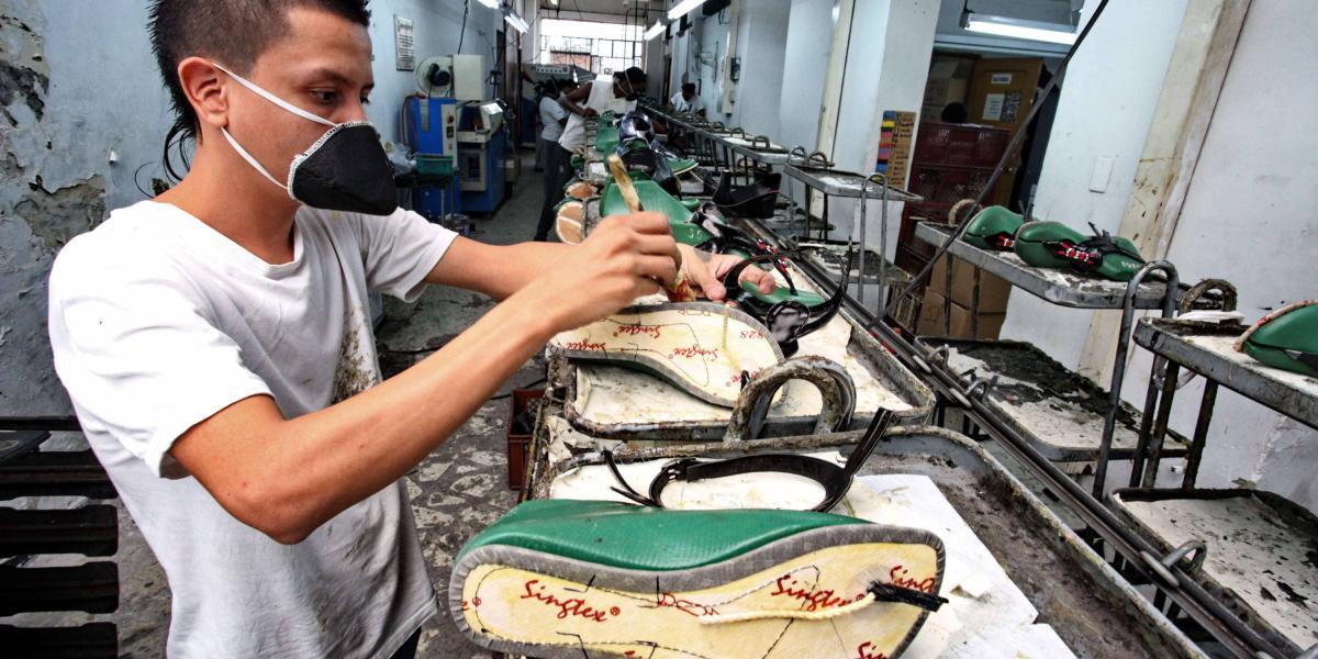 Auxilios económicos servirán para copra de insumos y manufactura