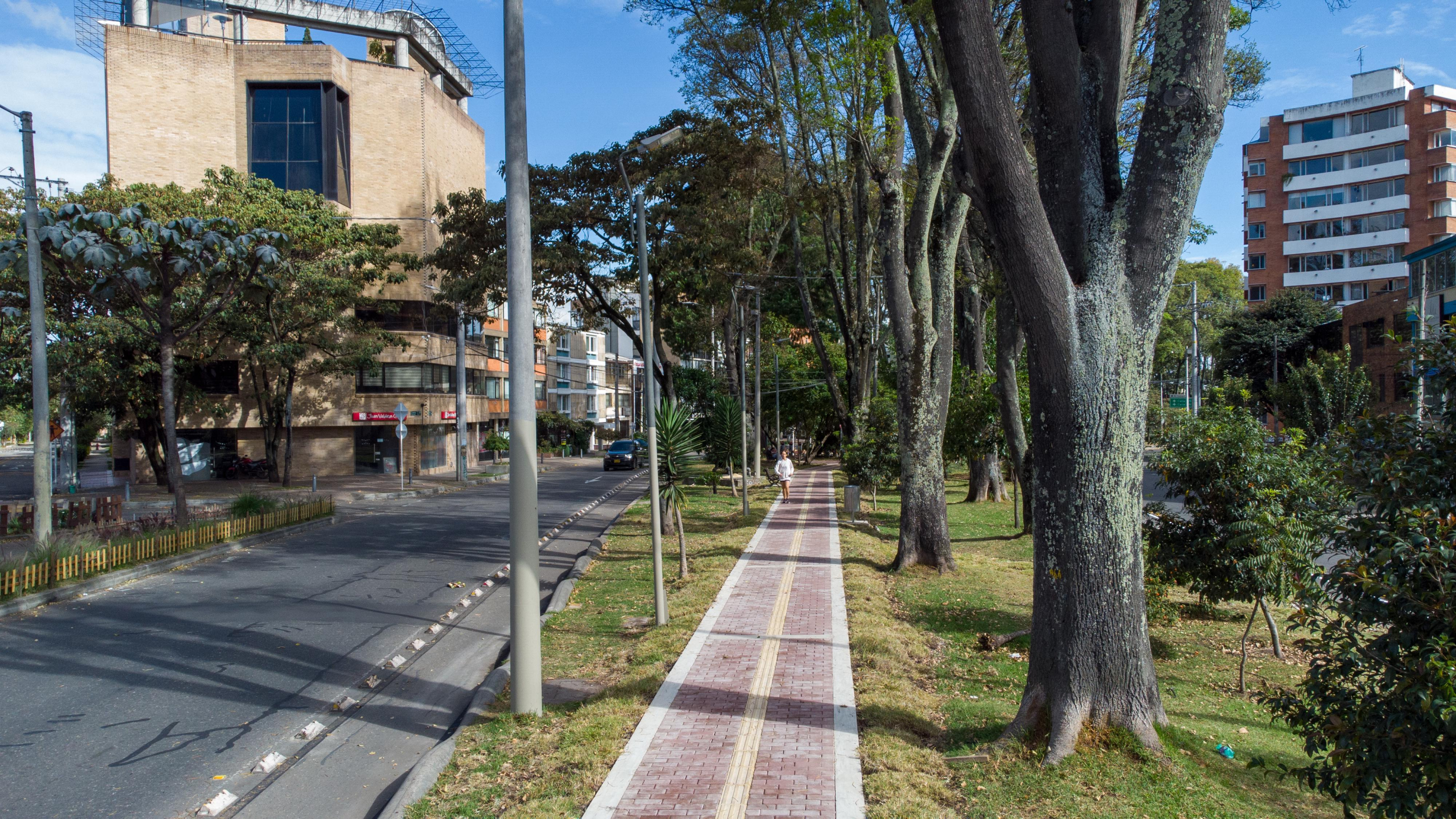 El IDU realizó la intervención del separador central Parkway.