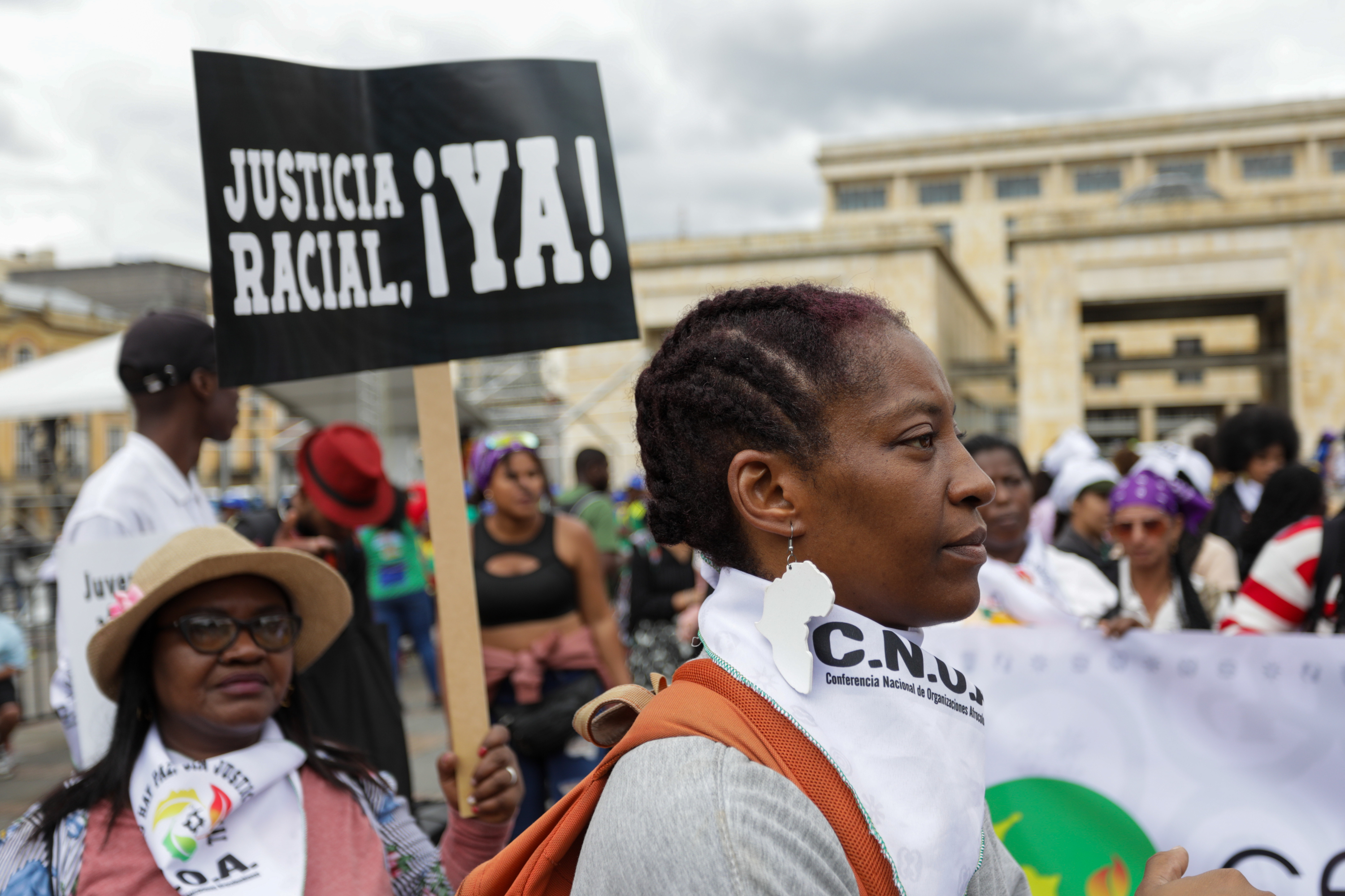Bogotá 09 de octubre 2024. Desde la Universidad Nacional, cientos de personas de la Comunidad Afro y Raizal, salieron a marchar desde la Universidad Nacional hasta la Plaza de Bolívar, exigiendo por sus derechos en los territorios, la implementación del plan nacional de desarrollo al igual que las restituciones de territorio.   Foto: César Melgarejo/ El Tiempo @cesarmelgarejoa