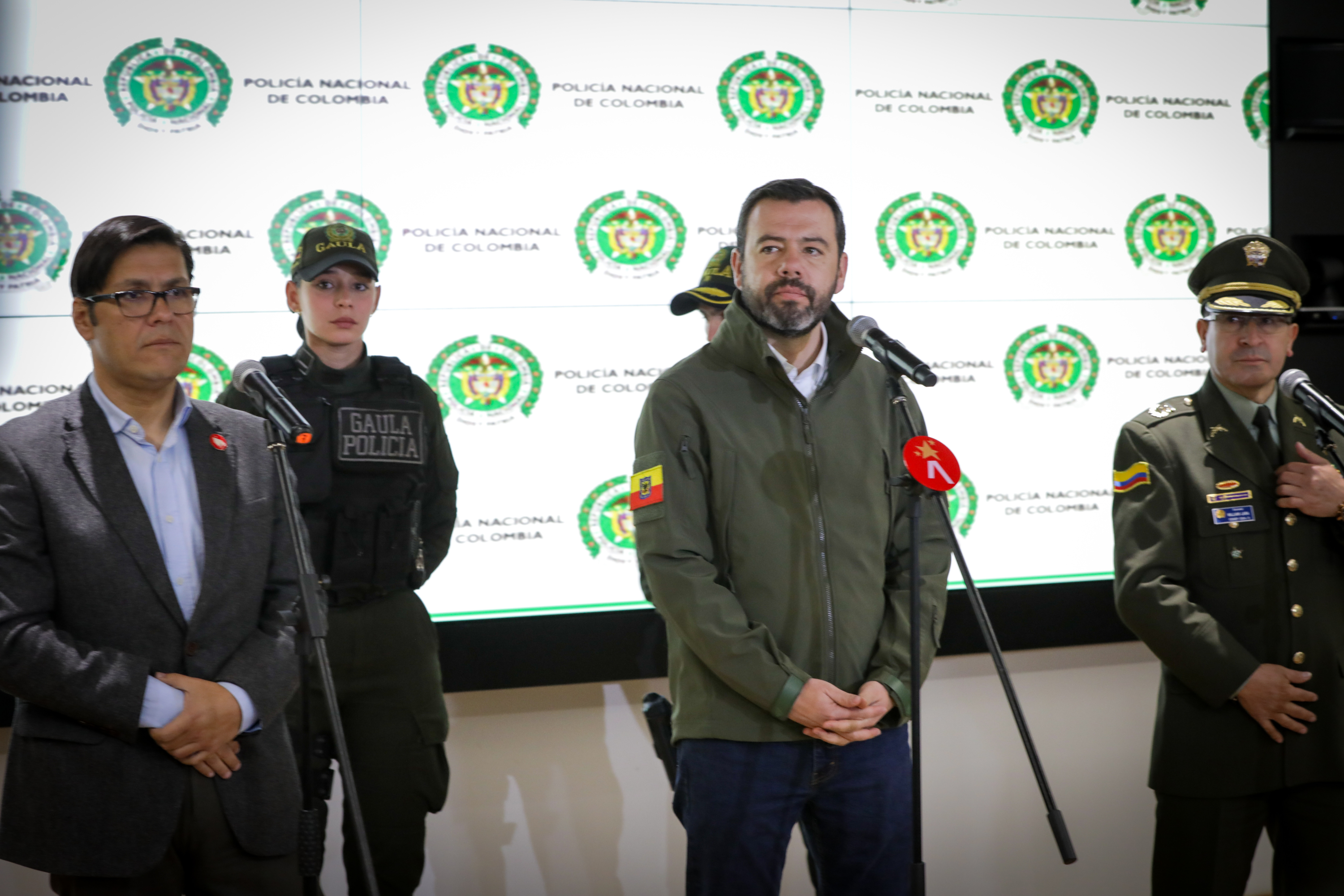 la Administración Distrital y la Policía Metropolitana de Bogotá, entregarán importantes resultados operativos contra la extorsión, relacionados con el “Tren de Aragua” Alcalde Mayor de Bogotá , Carlos Fernando Galán , el Secretario de Seguridad César Andrés Restrepo el Coronel, William Lara y el Comandante Policía Metropolitana de Bogotá (E) Coronel, Elver Vicente Alfonso Sanabria Director de Antisecuestro y Antiextorsión en rueda de prensa anuncian la captura de Eryck mano derecha de alias Geovanny del tren de Aragua BOGOTÁ 24 de octubre del 2024 . FOTO MAURICIO MORENO CEET EL TIEMPO @mauriciomorenofoto