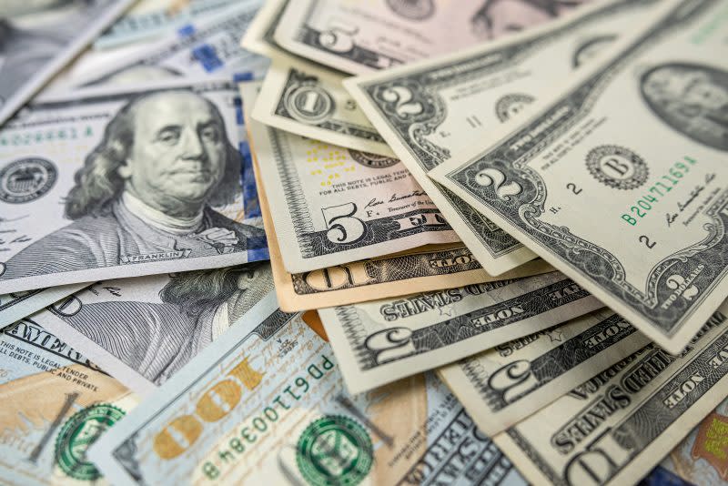 Dolares