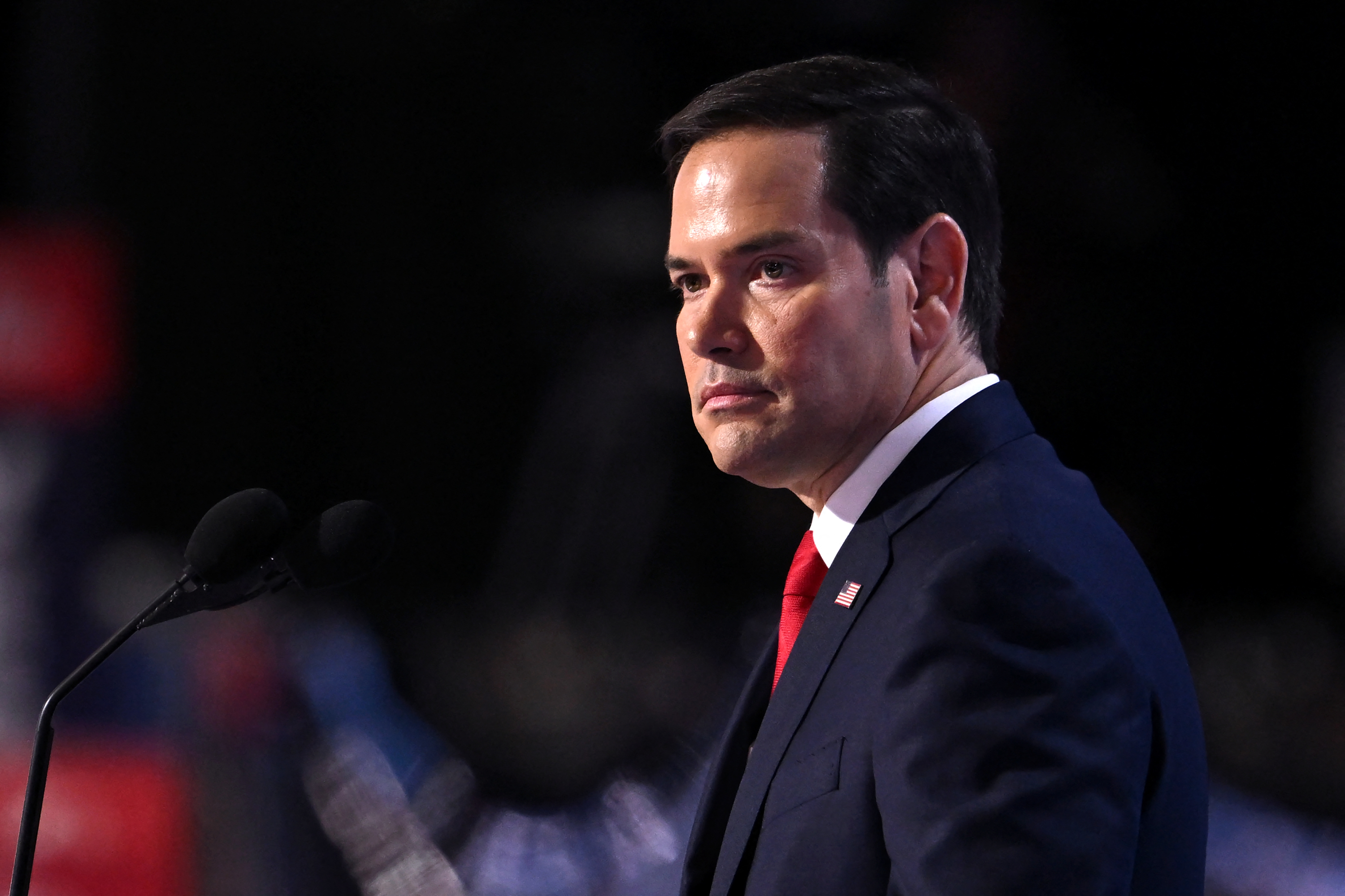 El senador de Florida Marco Rubio habla durante el segundo día de la Convención Nacional Republicana de 2024 en el Foro Fiserv en Milwaukee.