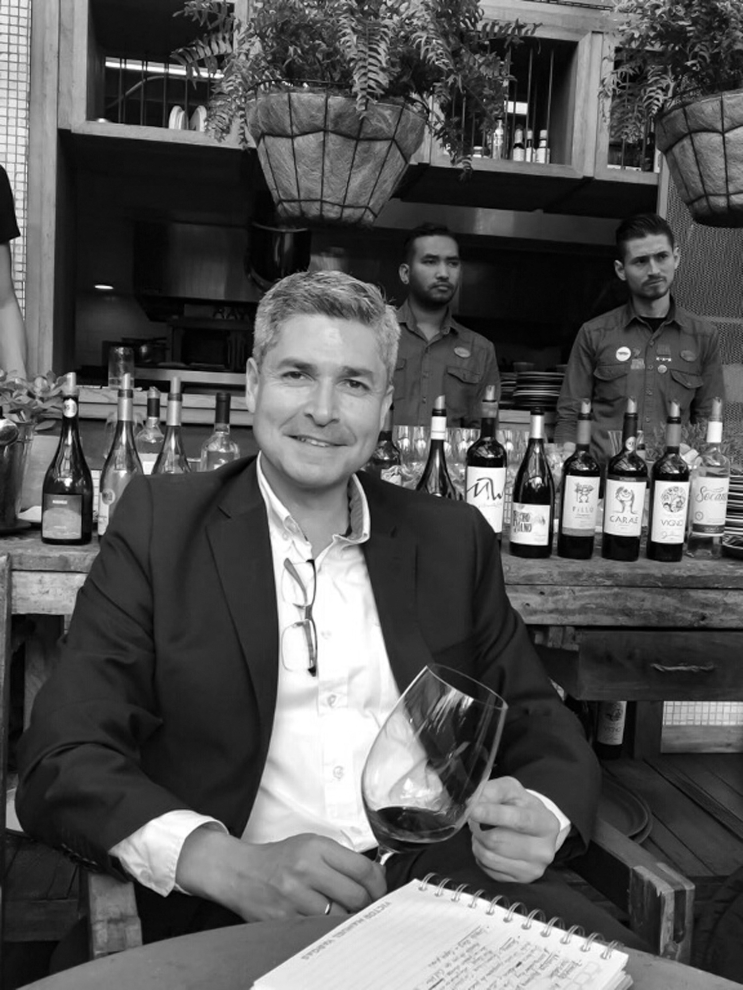 Víctor Manuel Vargas Silva, redattore capo dell'edizione domenicale di EL TIEMPO e giornalista enologico.