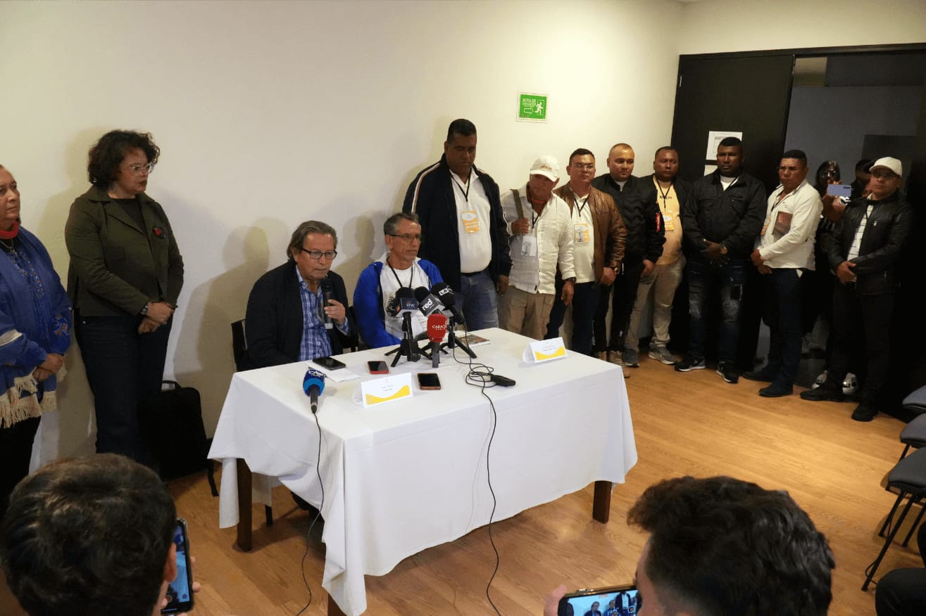 Armando Novoa y 'Walter Mendoza', en rueda de prensa.