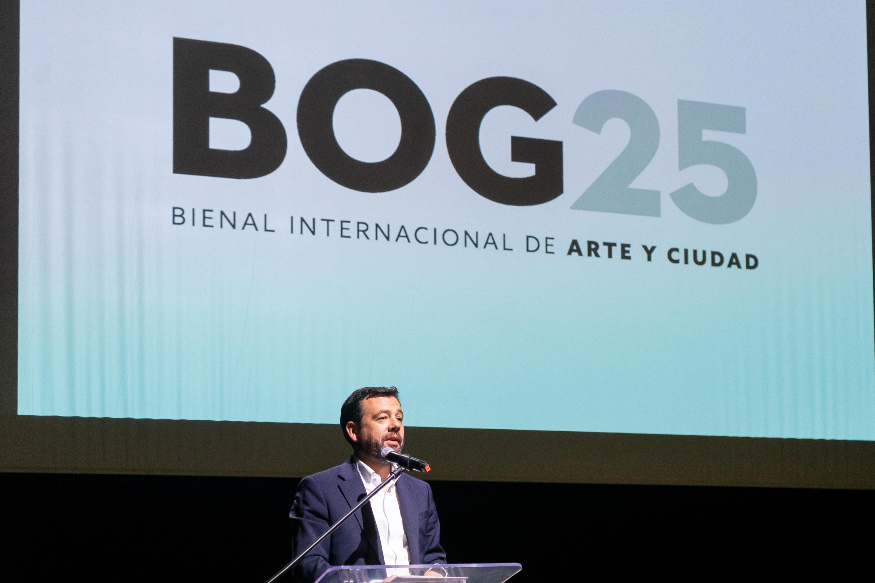 El Alcalde Carlos Fernanado Galán Fue El Encargado de Realizar El Lanzamiento de la Bienal Internacional de Arte de Bogotá.