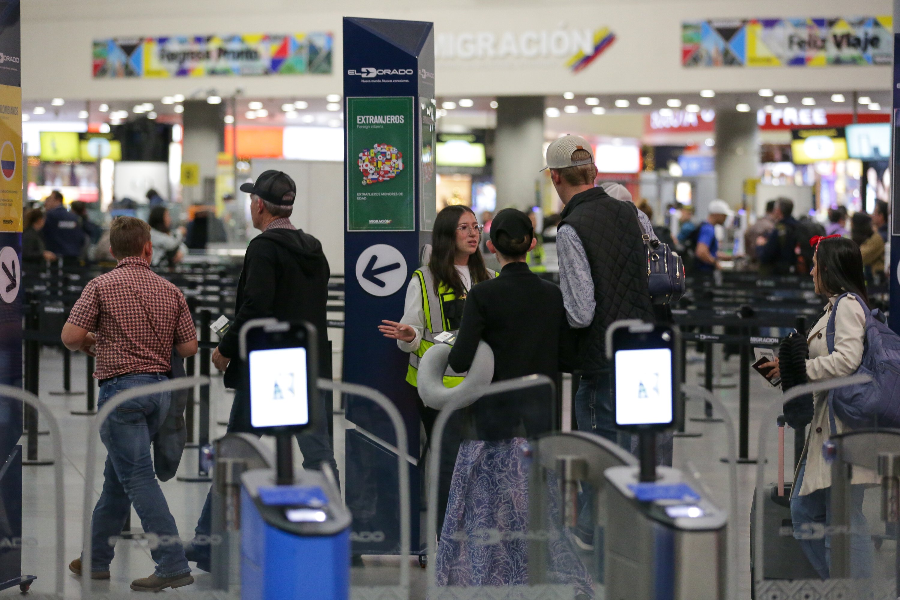 Huelga de Migración Colombia en el aeropuerto El Dorado