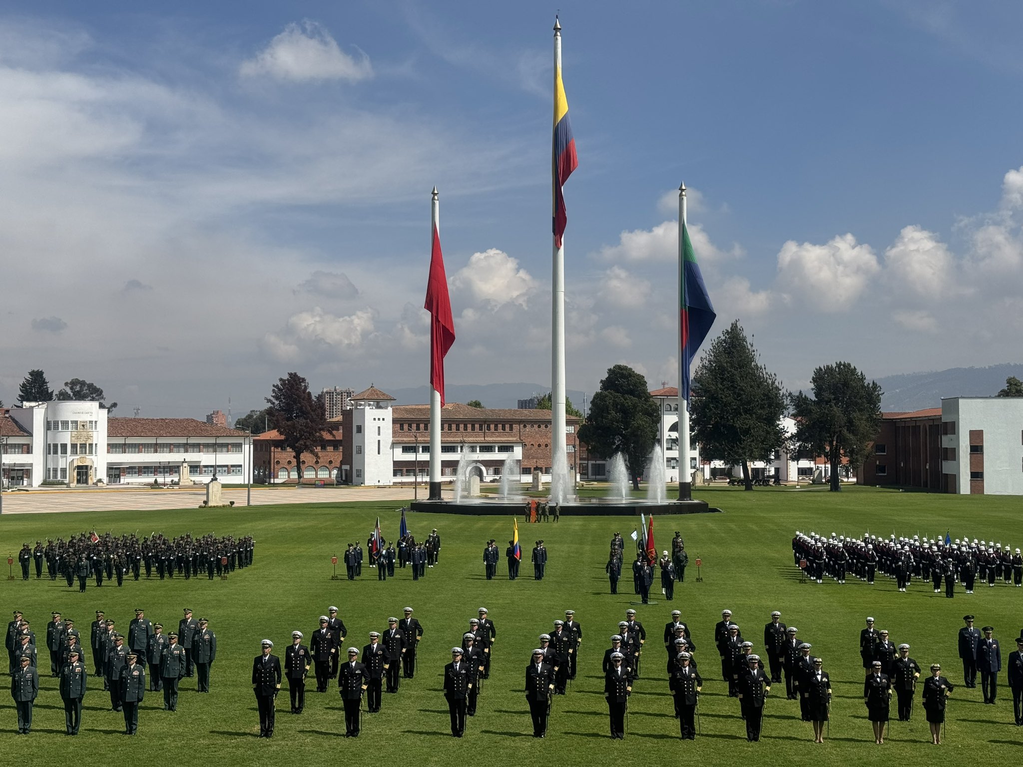 Ceremonia militar conjunta de ascenso de oficiales de las Fuerzas Militares