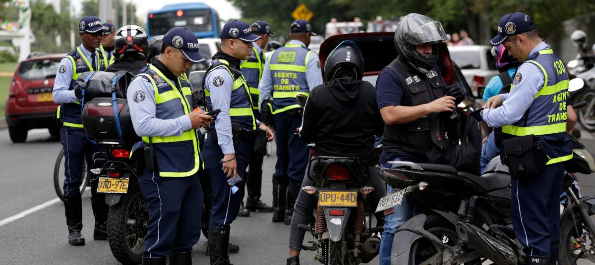Agentes de tránsito, en Cali.