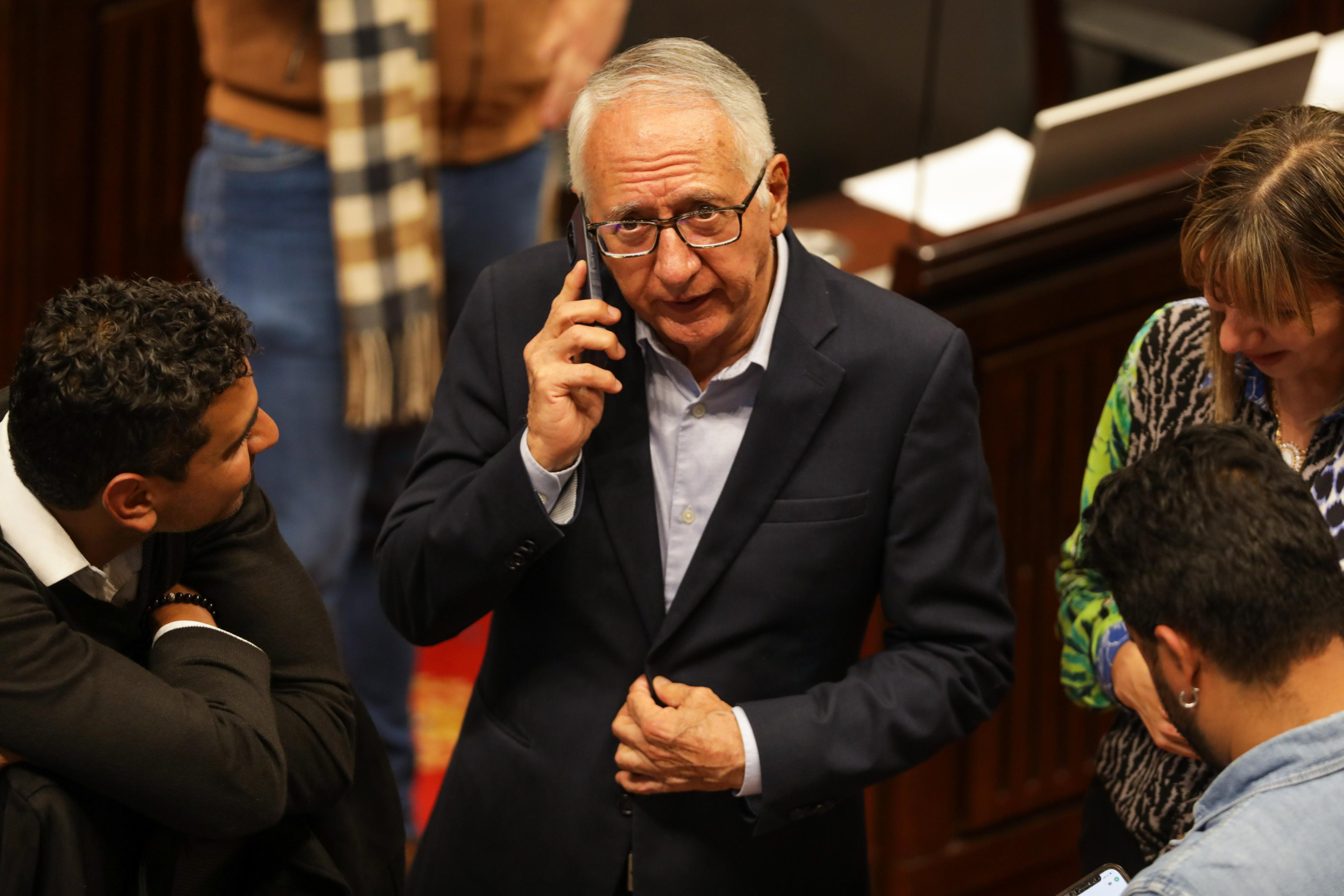 Guillermo Alfonso Jaramillo, Sağlık Bakanı, 4 Mart Salı günü Meclis'te.