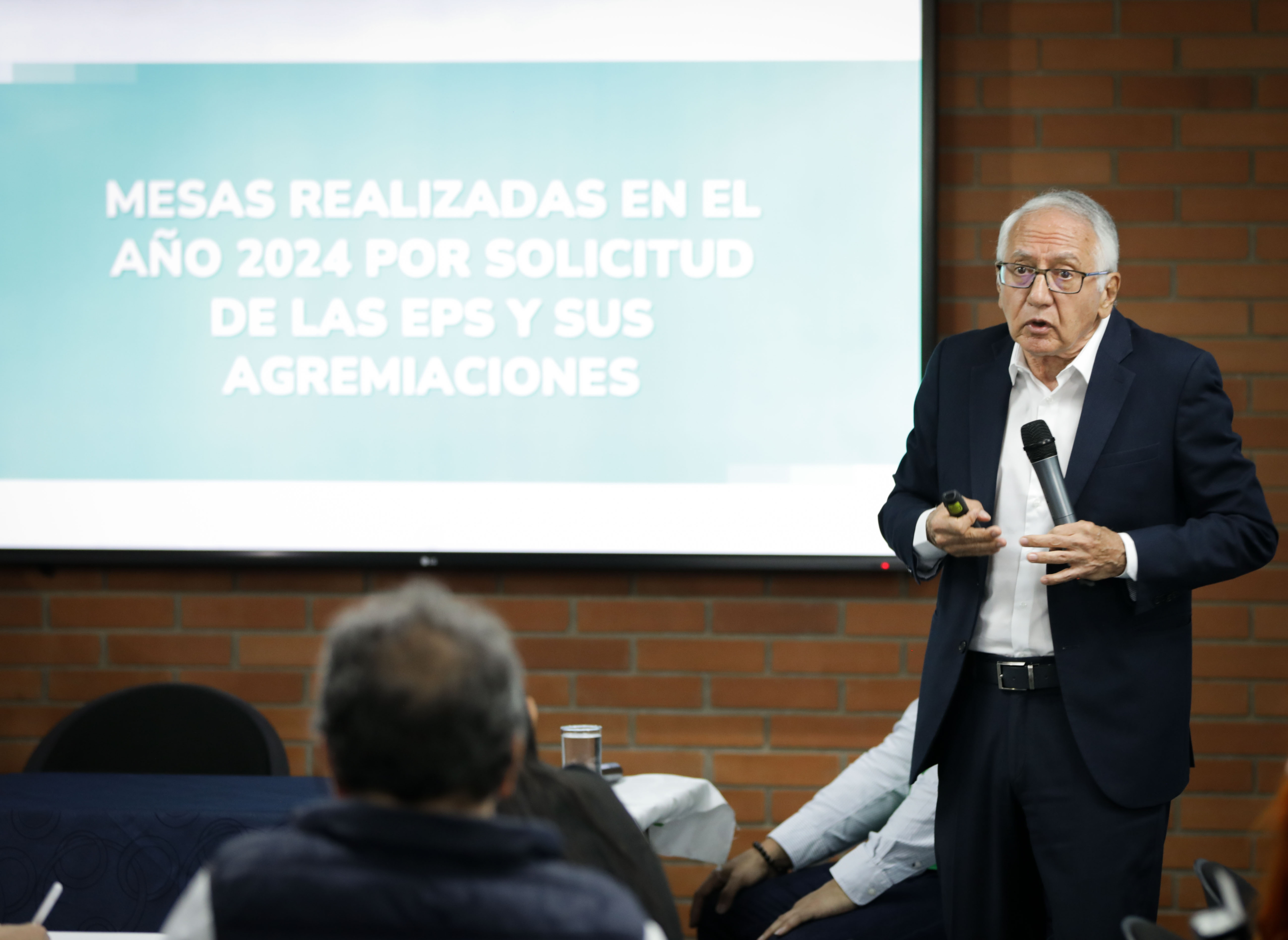 El ministro de salud Guillermo Alfonso Jaramillo en la instalación de la mesa de trabajo UPC