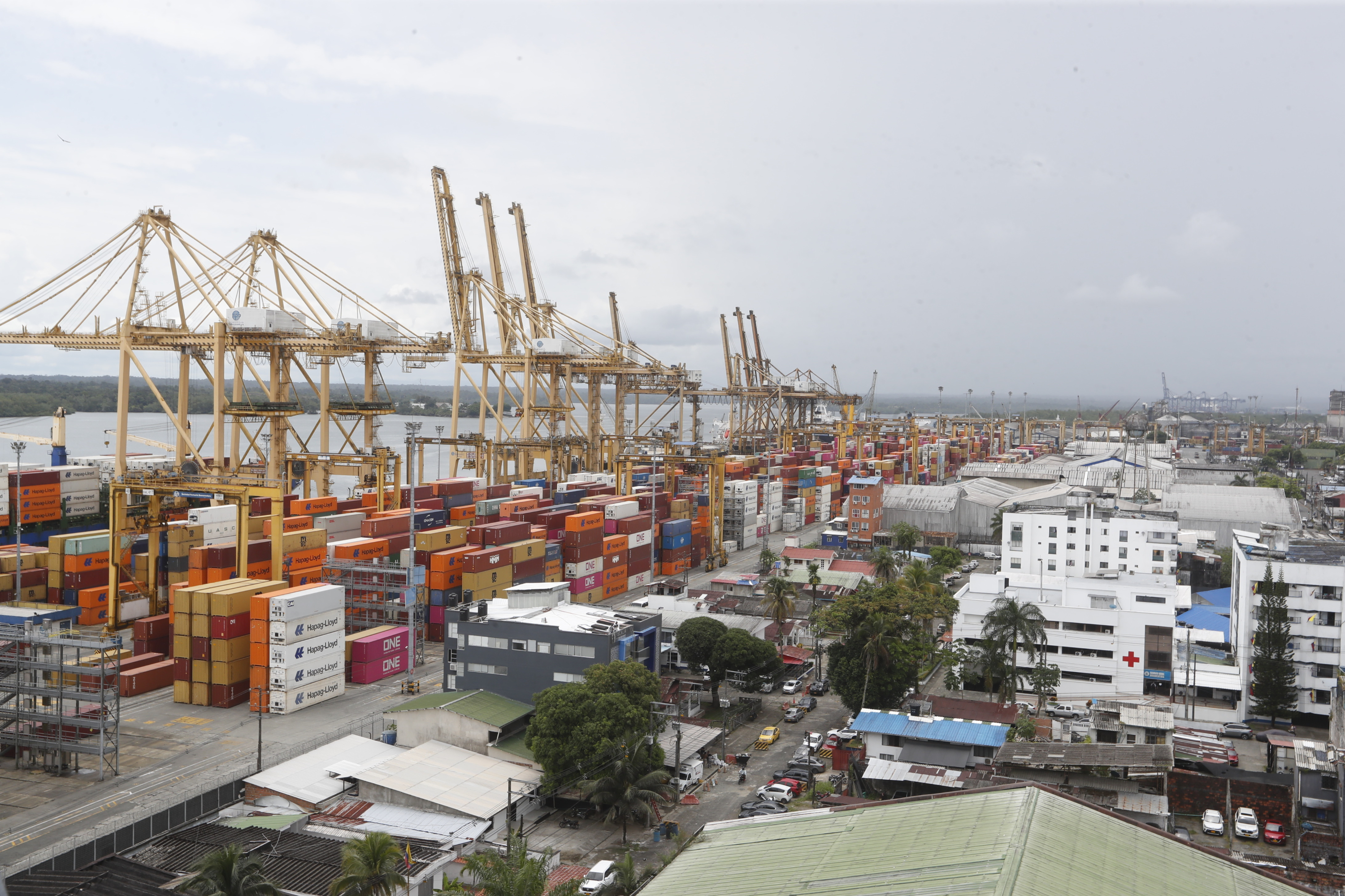 Colombia busca negociar el arancel impuesto por Estados Unidos, que ya empezaría a afectar las importaciones del país