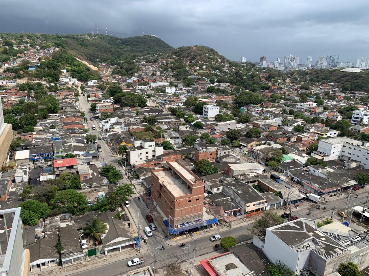 Cartagena de Indias, al fondo  el cerro de la Popa