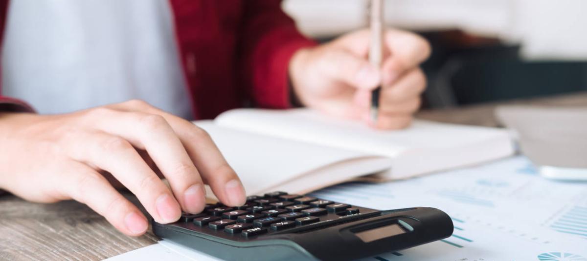 ¿Se puede heredar la pensión de una moza o mozo en Colombia por fallecimiento?