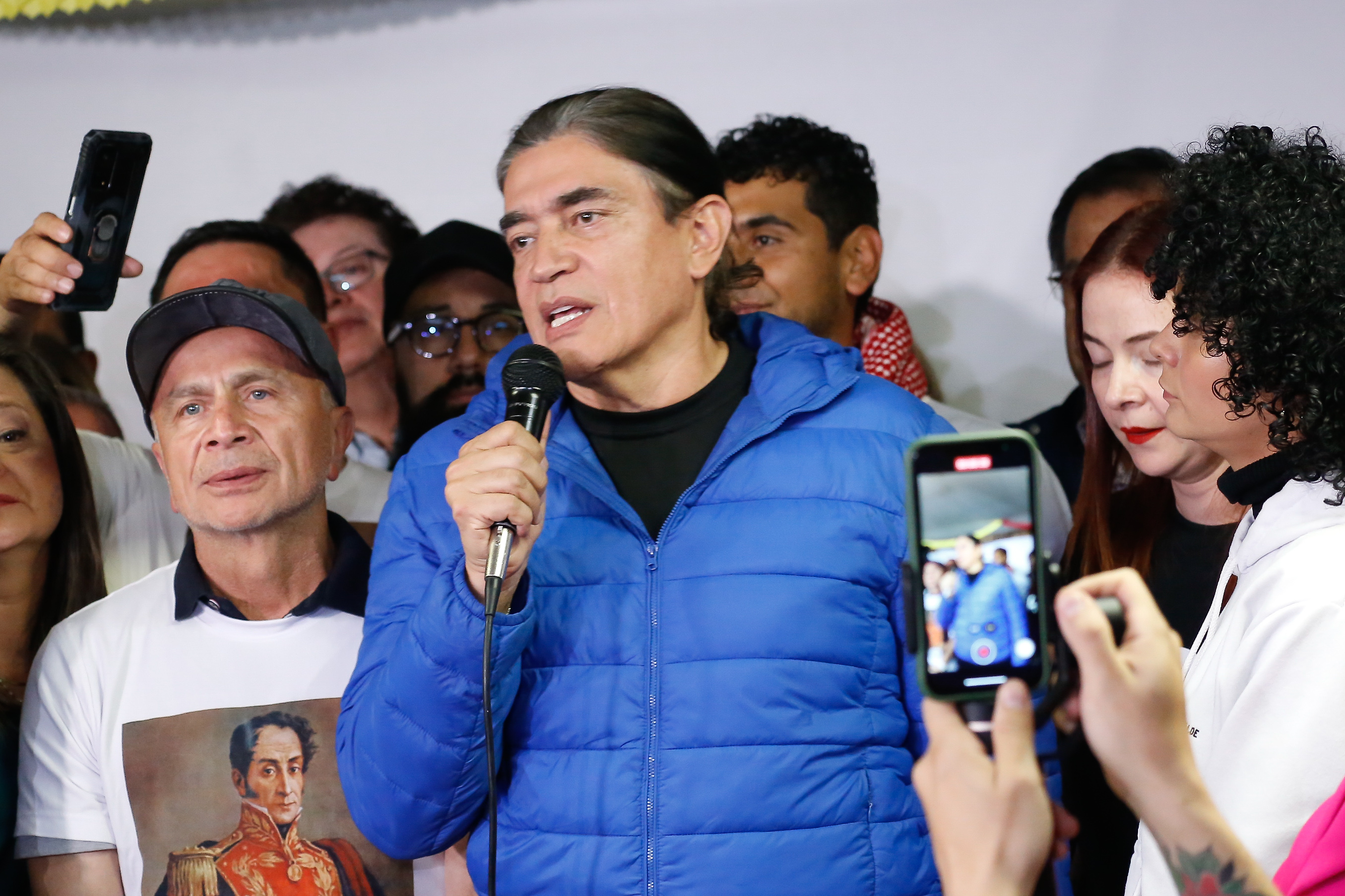 Gustavo Bolívar hará consultas con los presidentes del Pacto Histórico, su familia y más para saber si hay condiciones para lanzar su candidatura.