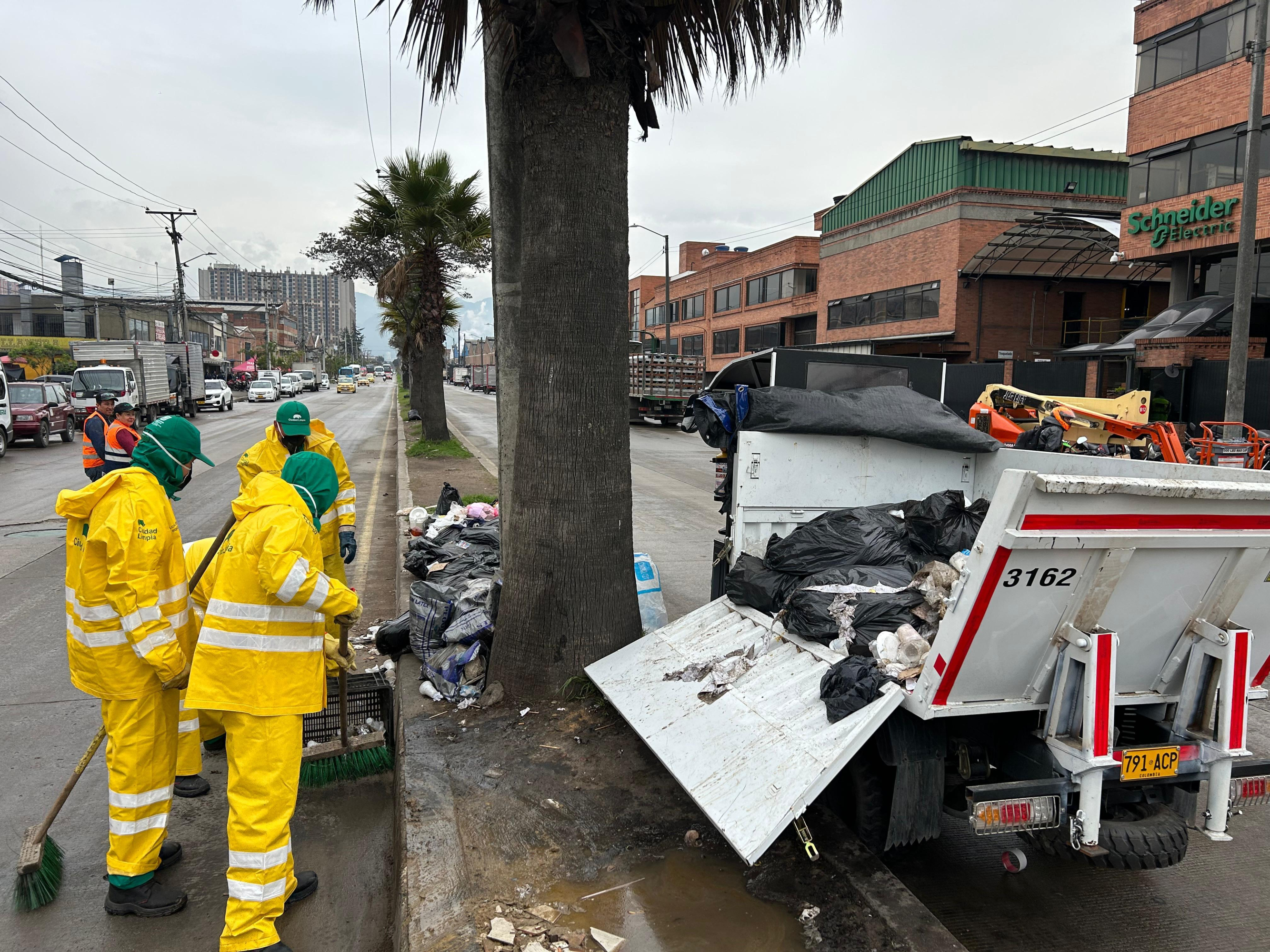 ‘No es cierto que haya crisis de basuras en Bogotá’: director de la ...
