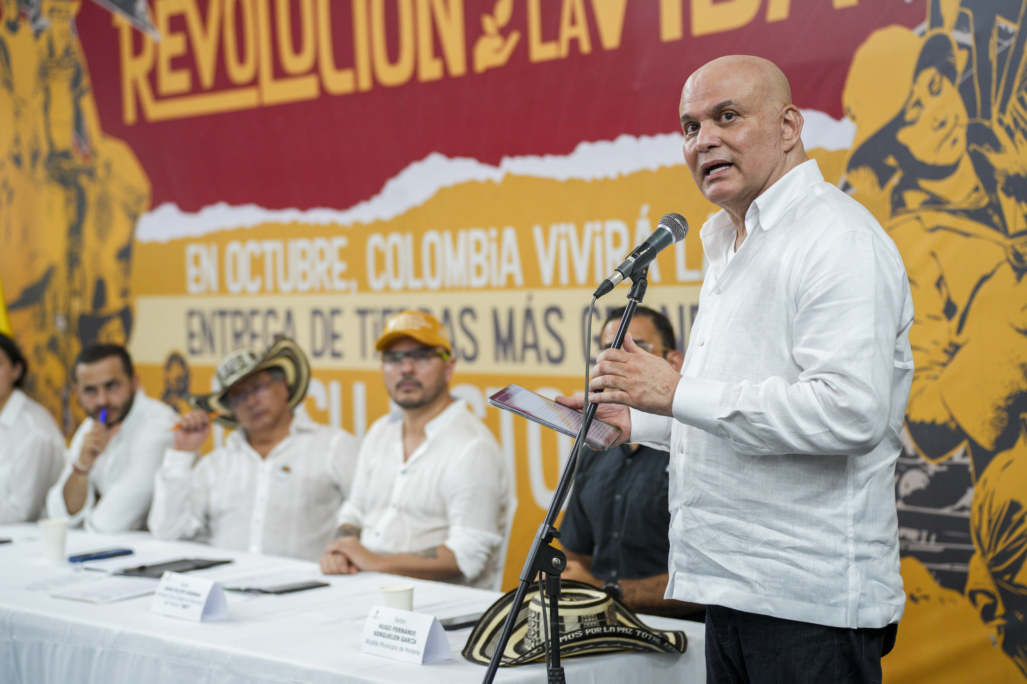 Salvatore Mancuso durante una entrega de tierras del Gobierno en octubre de 2024.