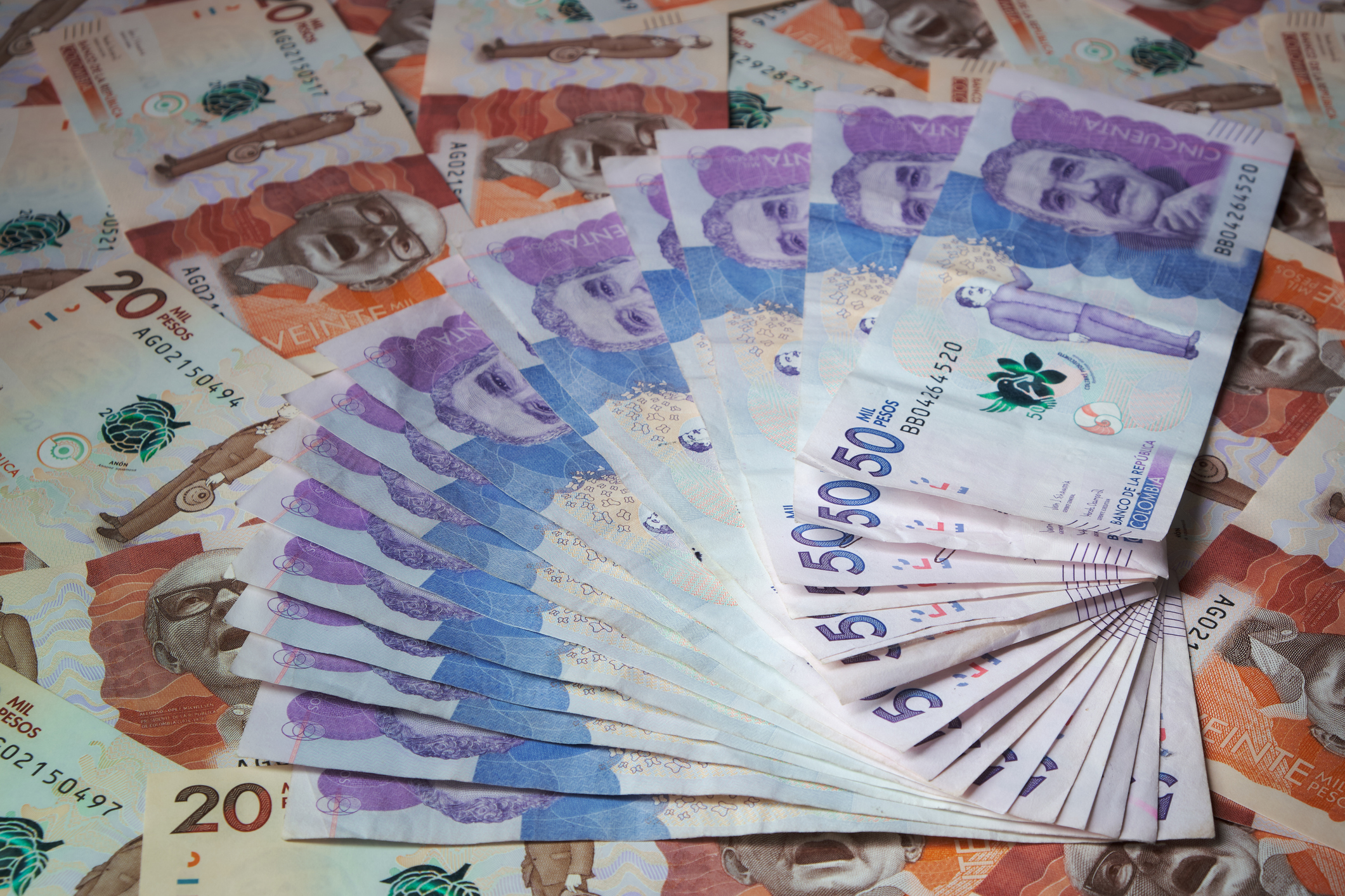Pesos colombianos.
