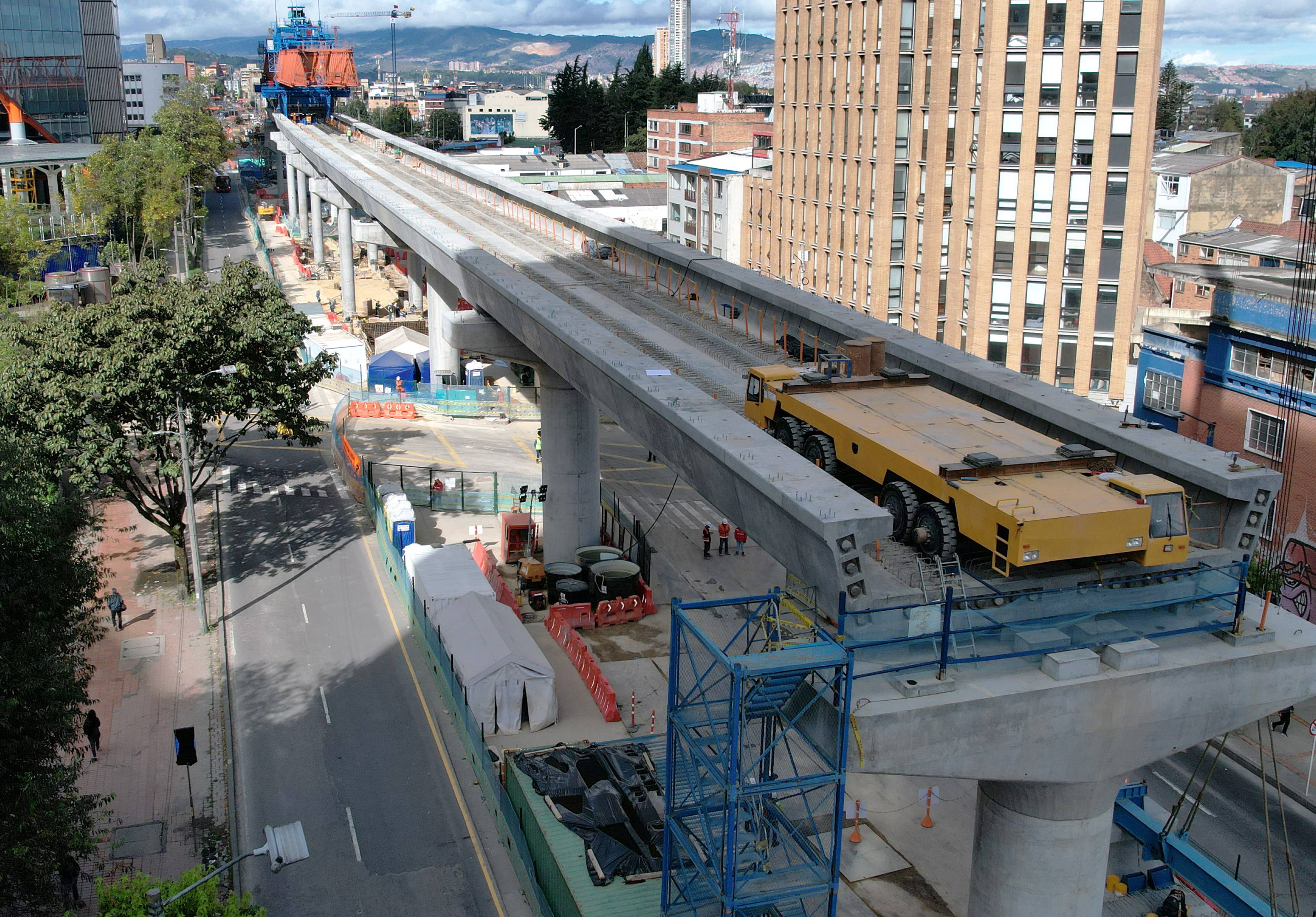 Imágenes del avance del viaducto del metro en la calle 28 con Avenida Caracas
