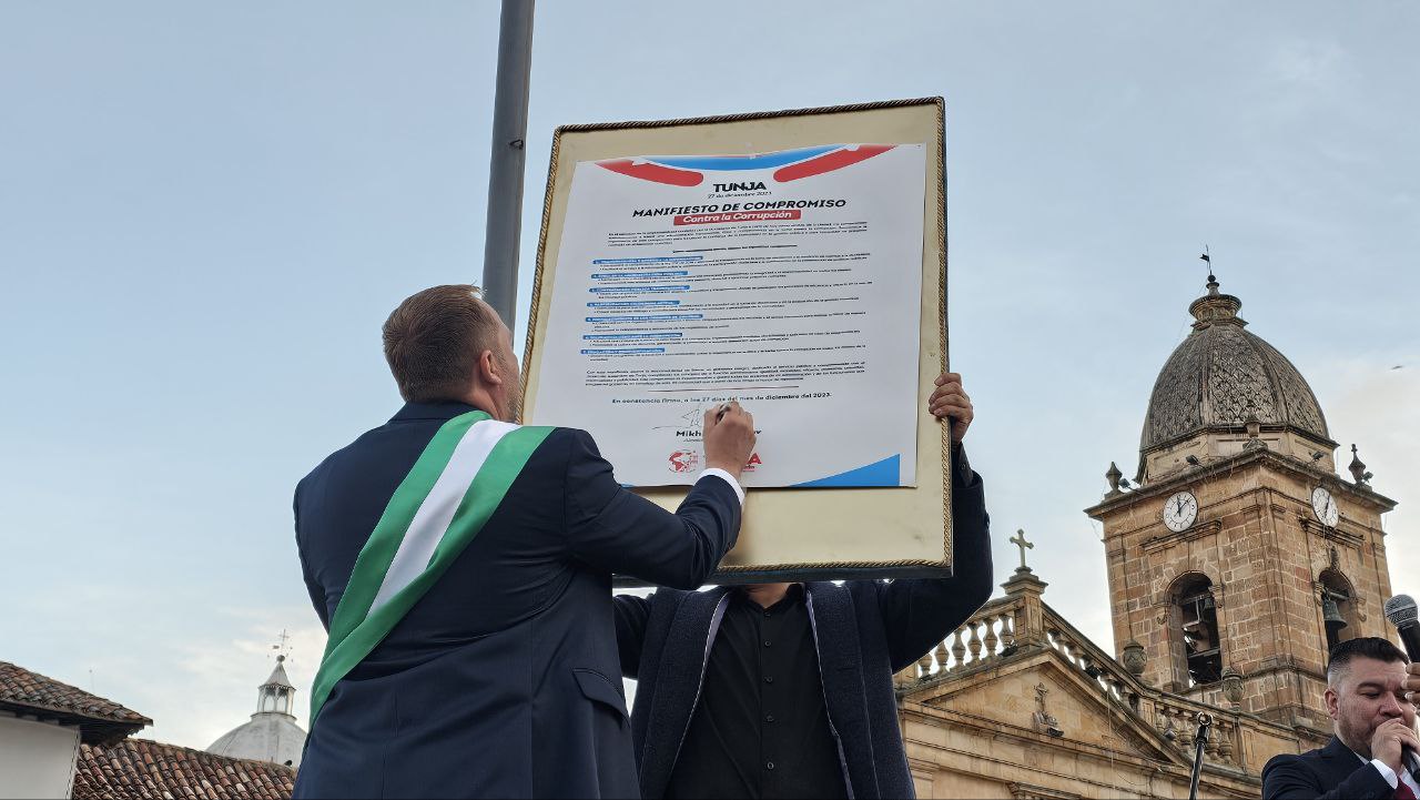 Mikhail Krasnov, Quien, Con 27.730 Votos, 8.545 más que el Segundo de Los Ocho candidatos a la Alcaldía de Tunja, Espera la Decisión del Consejo de Estado para Siger Si Sigue o Se Va Del Carga.