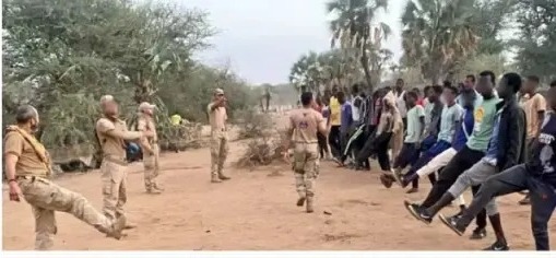 Exmilitares colombianos siendo entrenados en Sudán