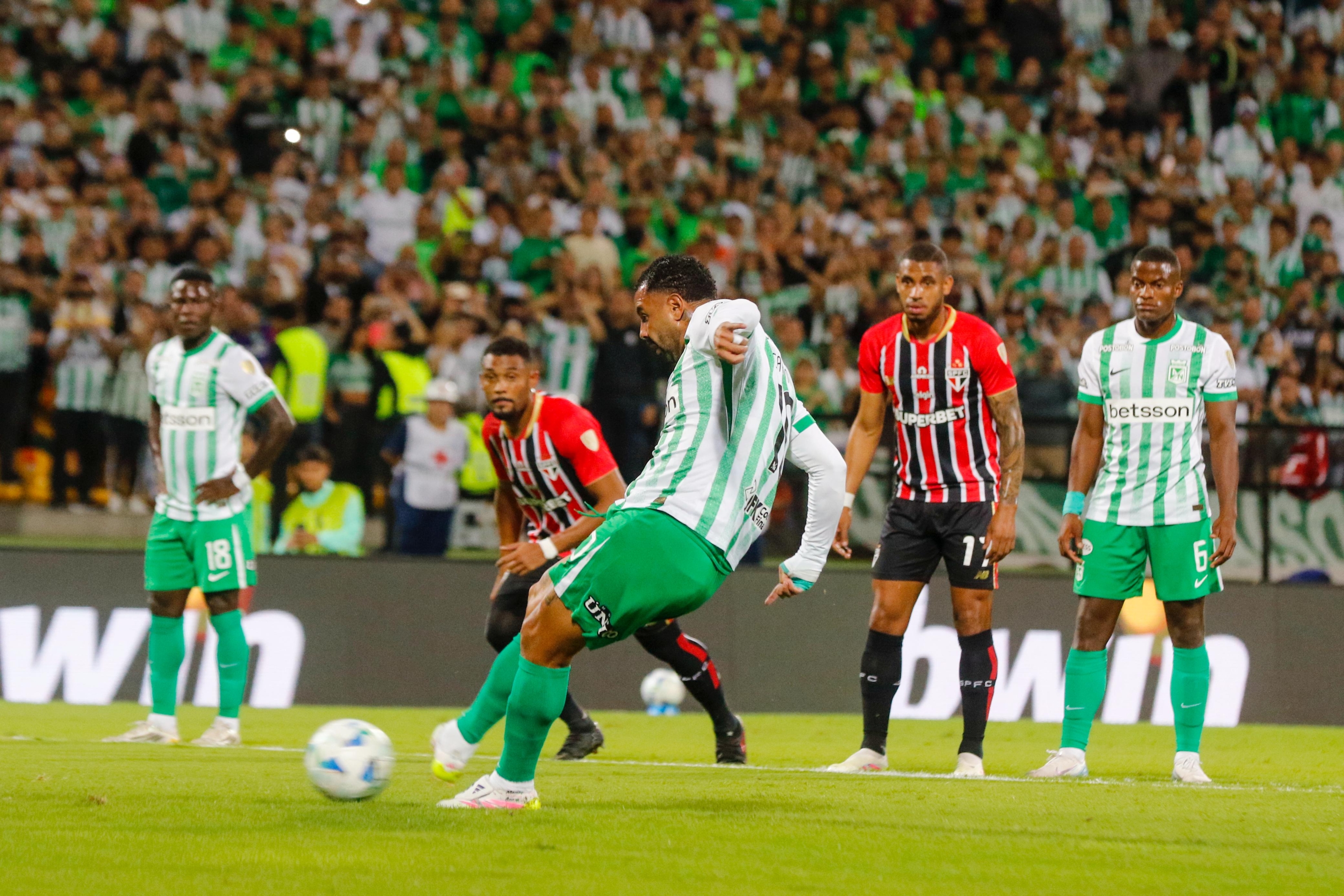 Penalti fallado por Edwin Cardona