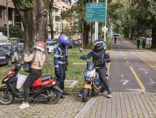 La Ley 2486 regula el tránsito de las bicicletas y motos eléctricas.